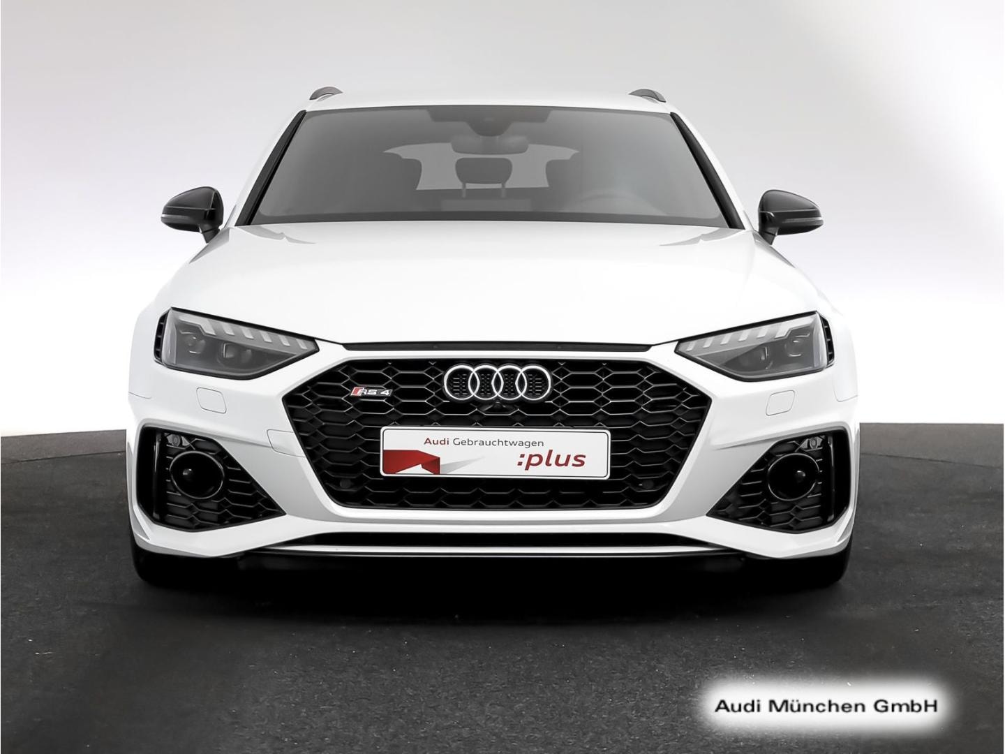 Bild über Audi RS 4 Avant TFSI quattro tiptronic - für weitere Informationen kontaktieren Sie den Audi Partner
