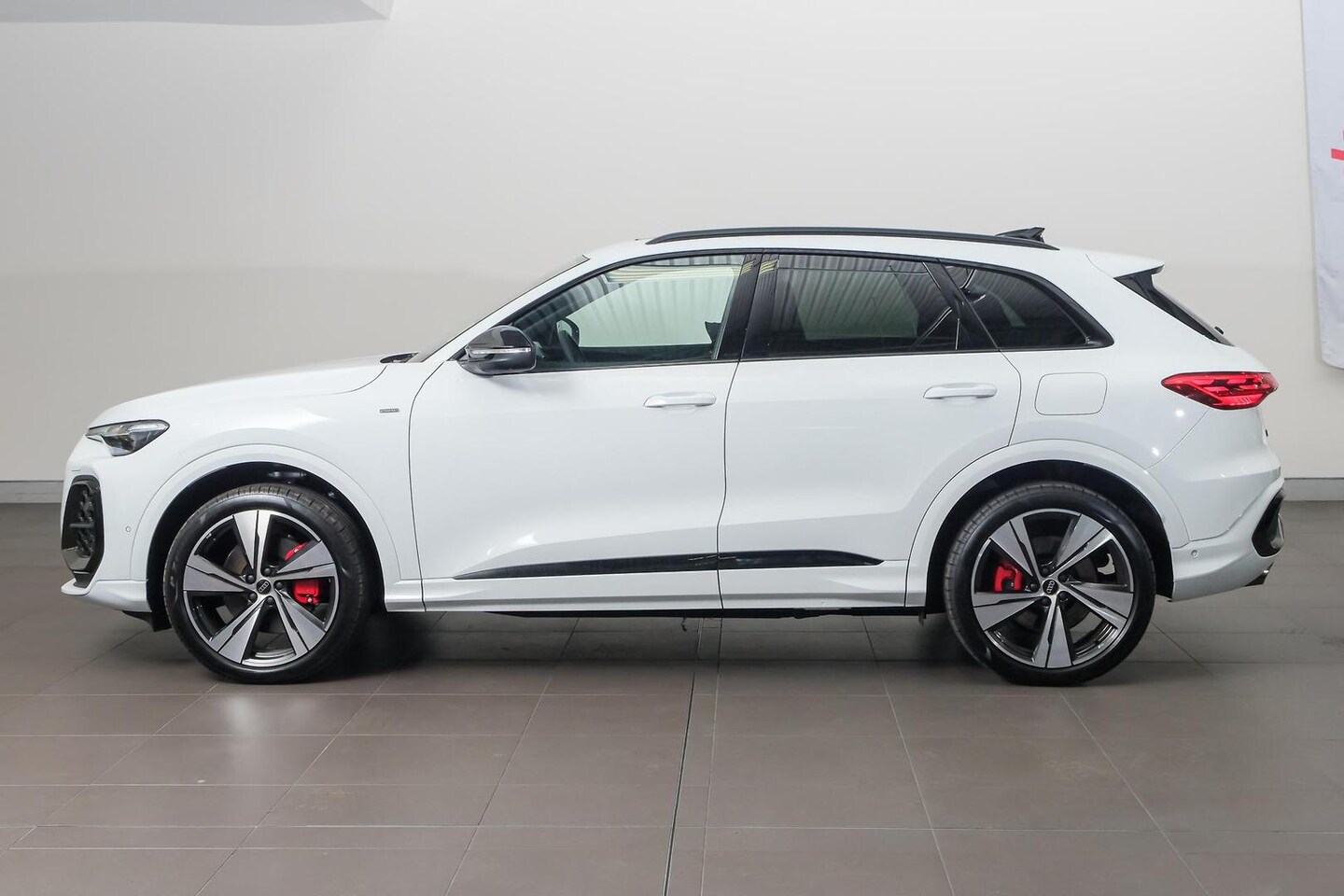 Image about Audi Q5 SUV e-hybrid quattro S tronic