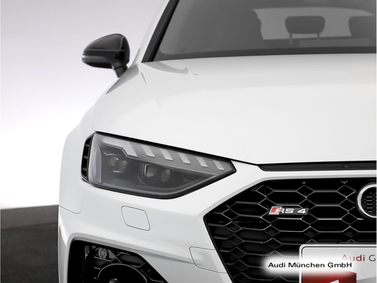 Bild über Audi RS 4 Avant TFSI quattro tiptronic - für weitere Informationen kontaktieren Sie den Audi Partner