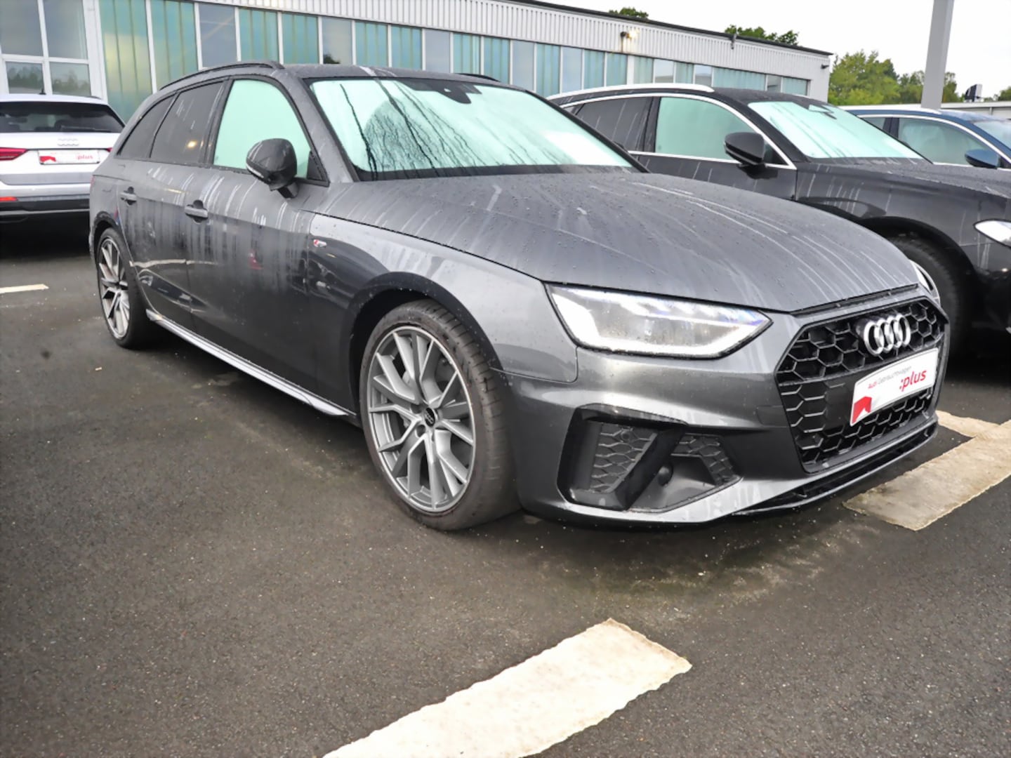 Bild über Audi A4 Avant S line 40 TFSI S tronic - für weitere Informationen kontaktieren Sie den Audi Partner