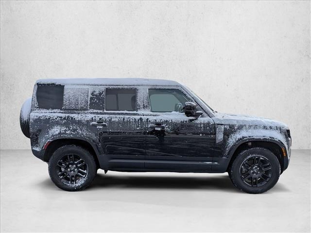 2025 LAND ROVER DEFENDER - Image 4