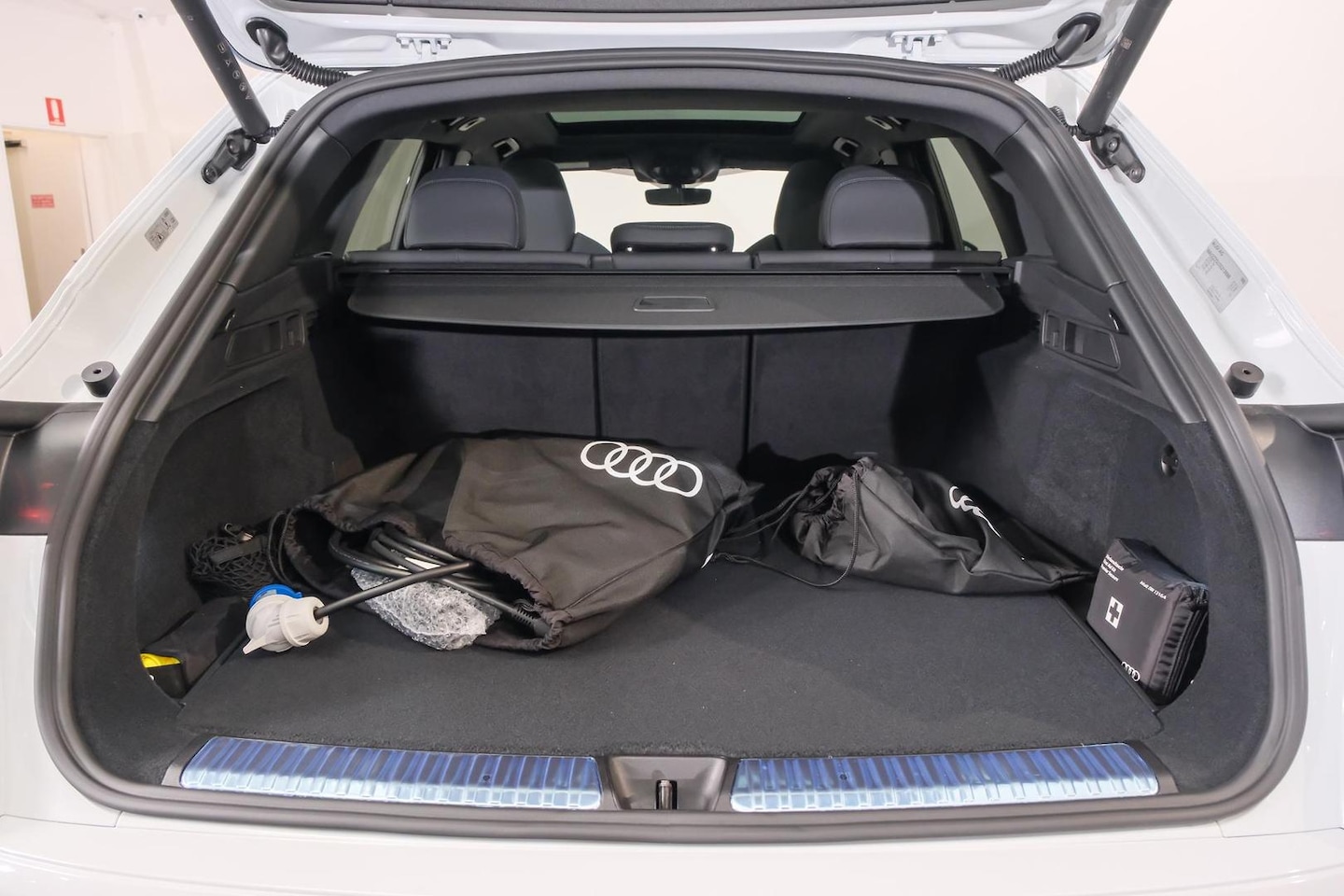 Image about Audi Q5 SUV e-hybrid quattro S tronic