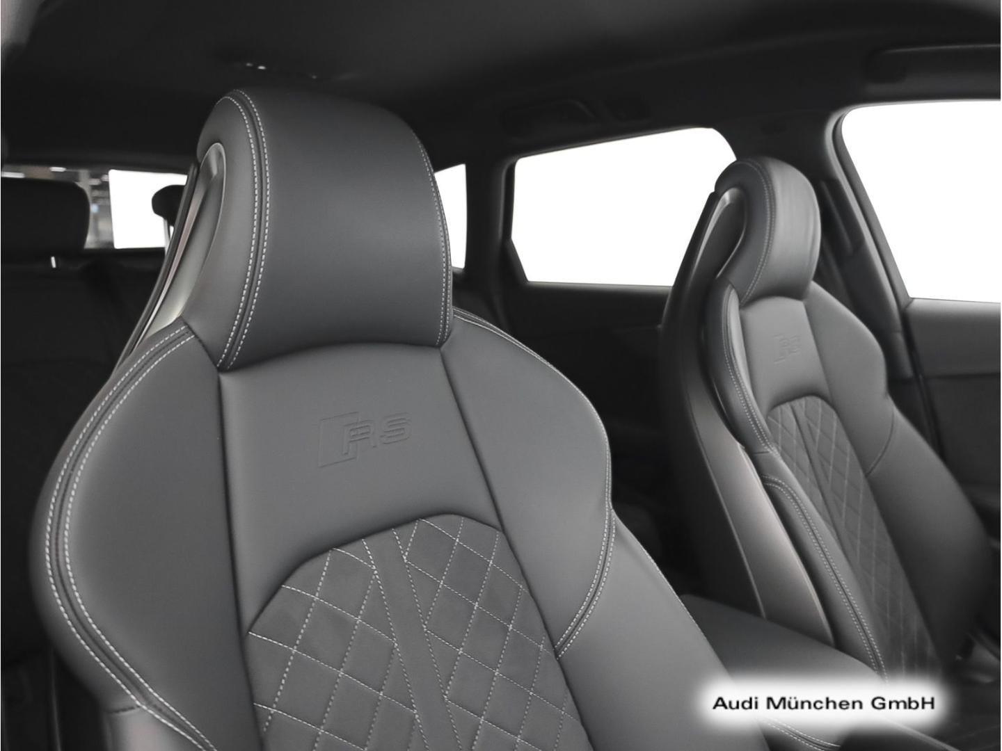 Bild über Audi RS 4 Avant TFSI quattro tiptronic - für weitere Informationen kontaktieren Sie den Audi Partner