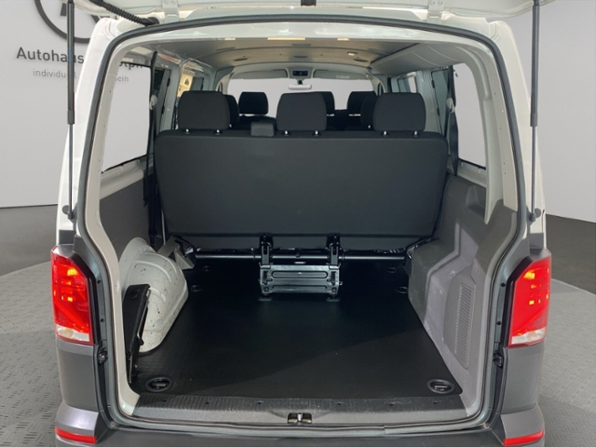 Volkswagen T6.1 Transporter Kombi langer Radstand
