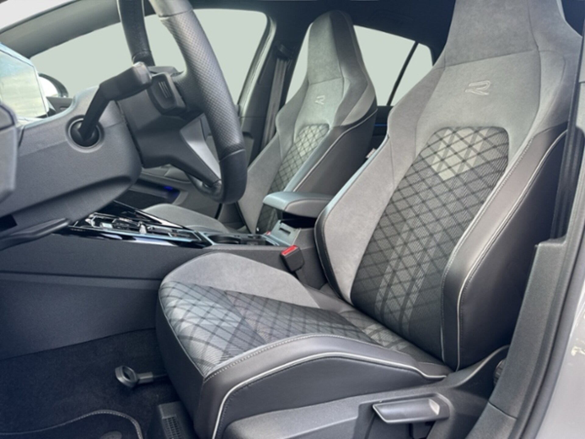 Volkswagen Golf R-Line