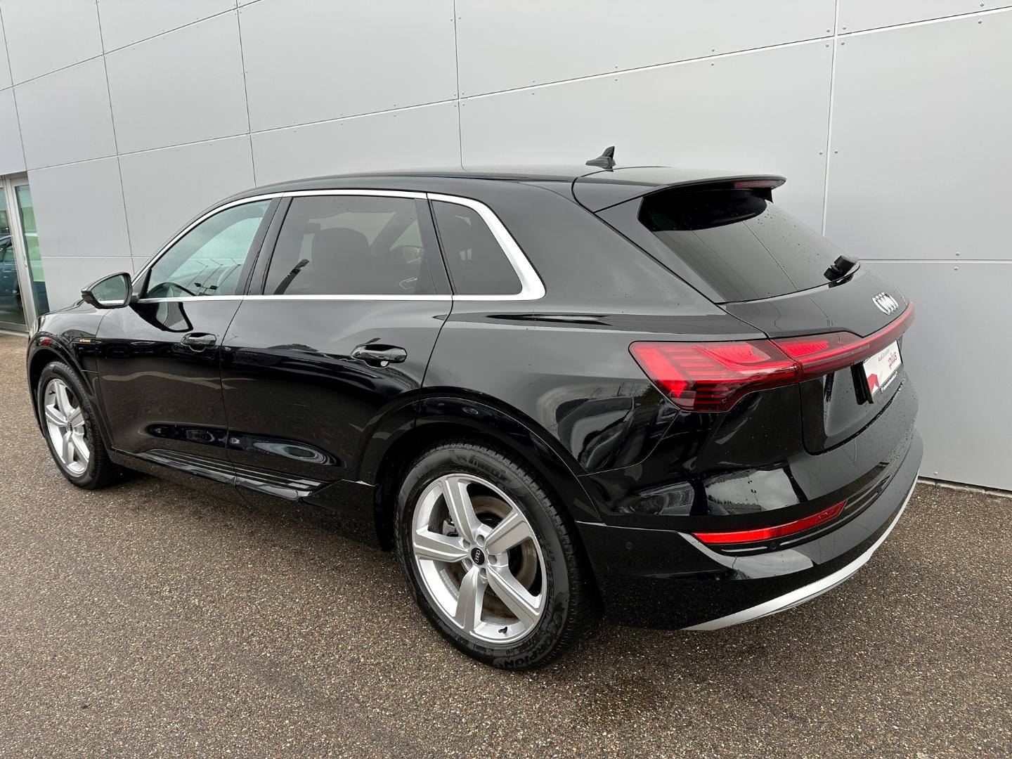 Image about Audi e-tron Attraction advanced 50 quattro 230,00 kW