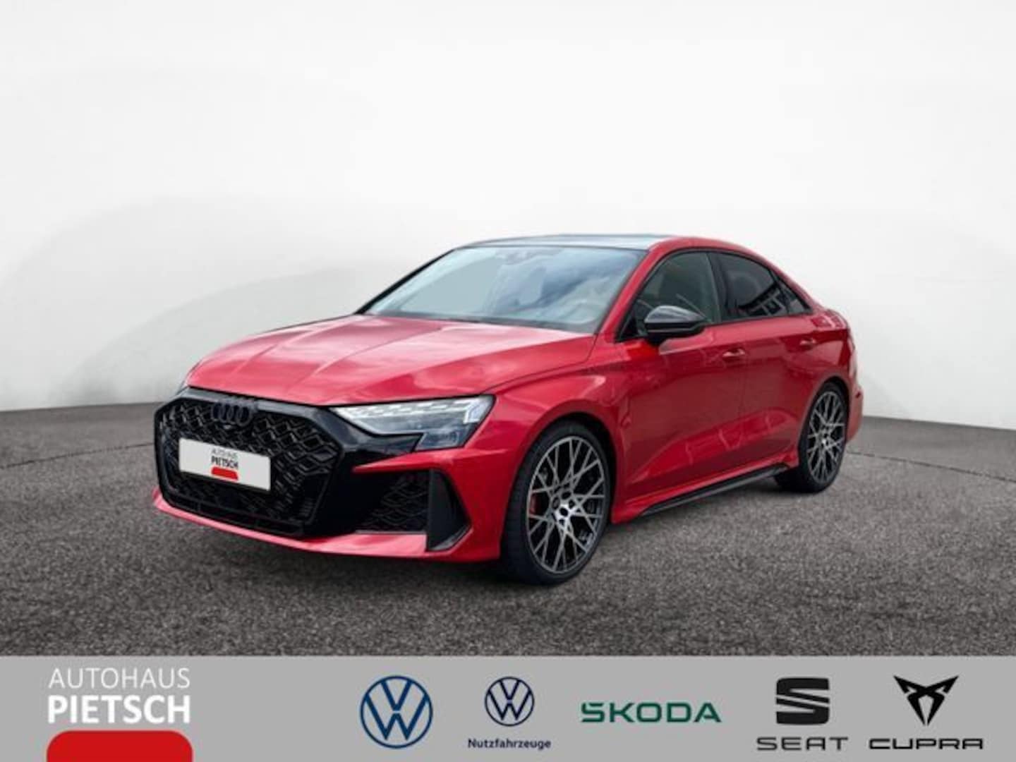 Bild über Audi RS 3 Limousine TFSI quattro S tronic - für weitere Informationen kontaktieren Sie den Audi Partner