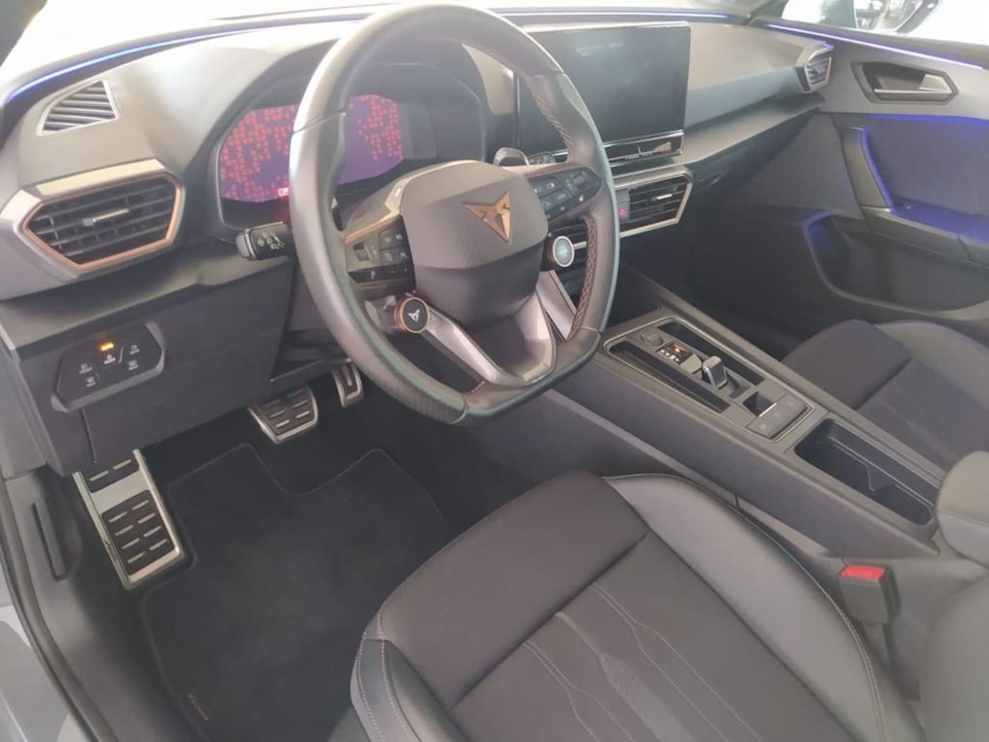 CUPRA Leon Sportstourer 2.0 TSI 4Drive DSG 228 kW (310 CV) — photo 10