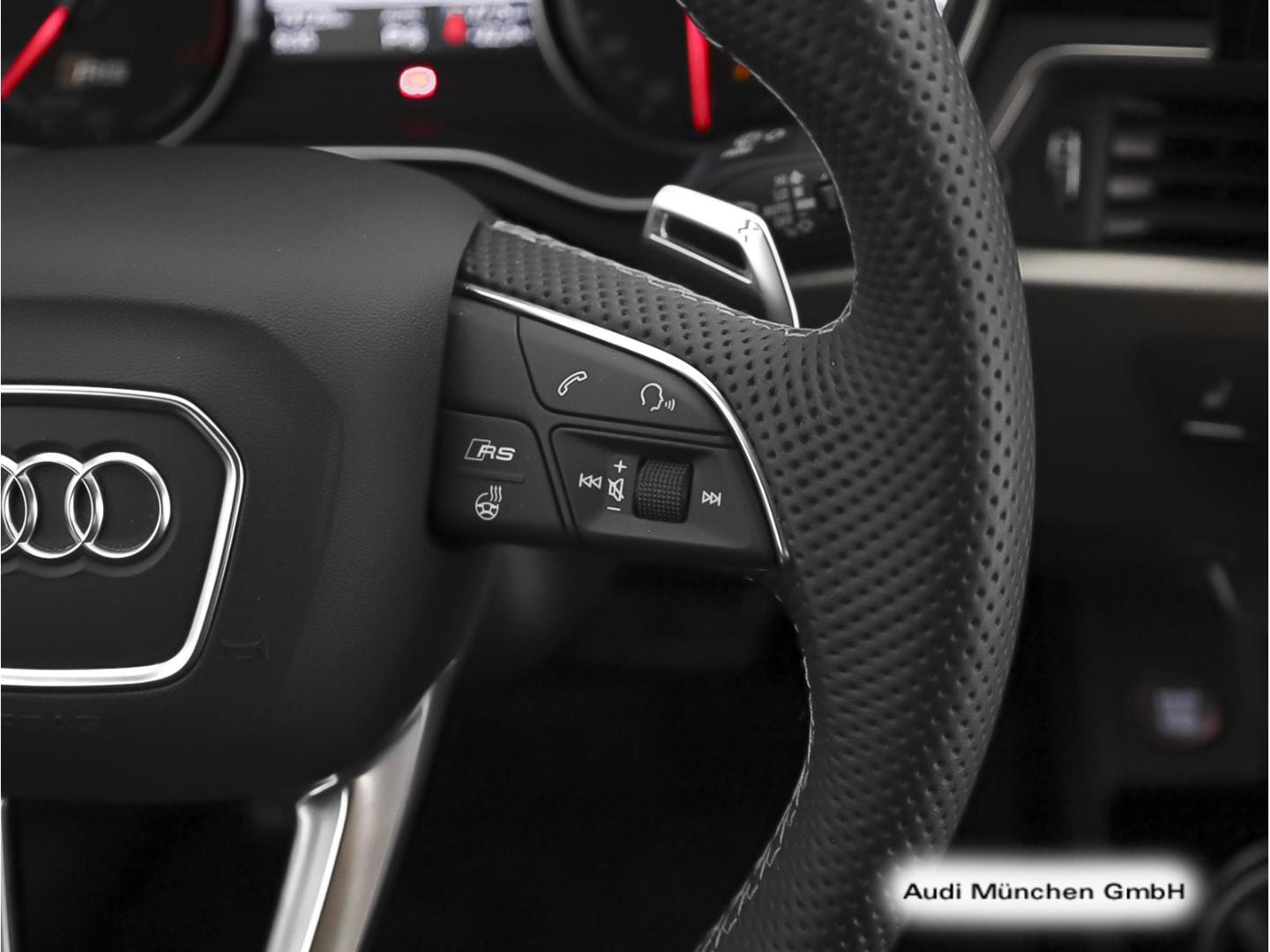 Bild über Audi RS 4 Avant TFSI quattro tiptronic - für weitere Informationen kontaktieren Sie den Audi Partner