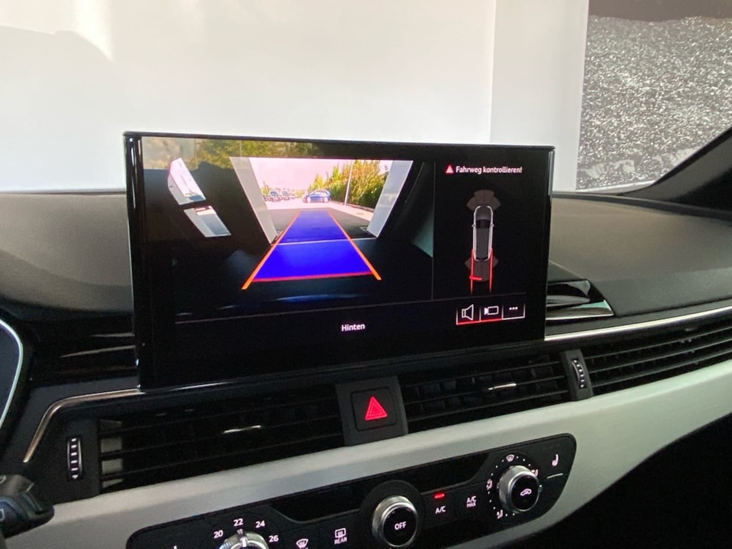 Bild über Audi A4 Avant S line 40 TFSI S tronic - für weitere Informationen kontaktieren Sie den Audi Partner
