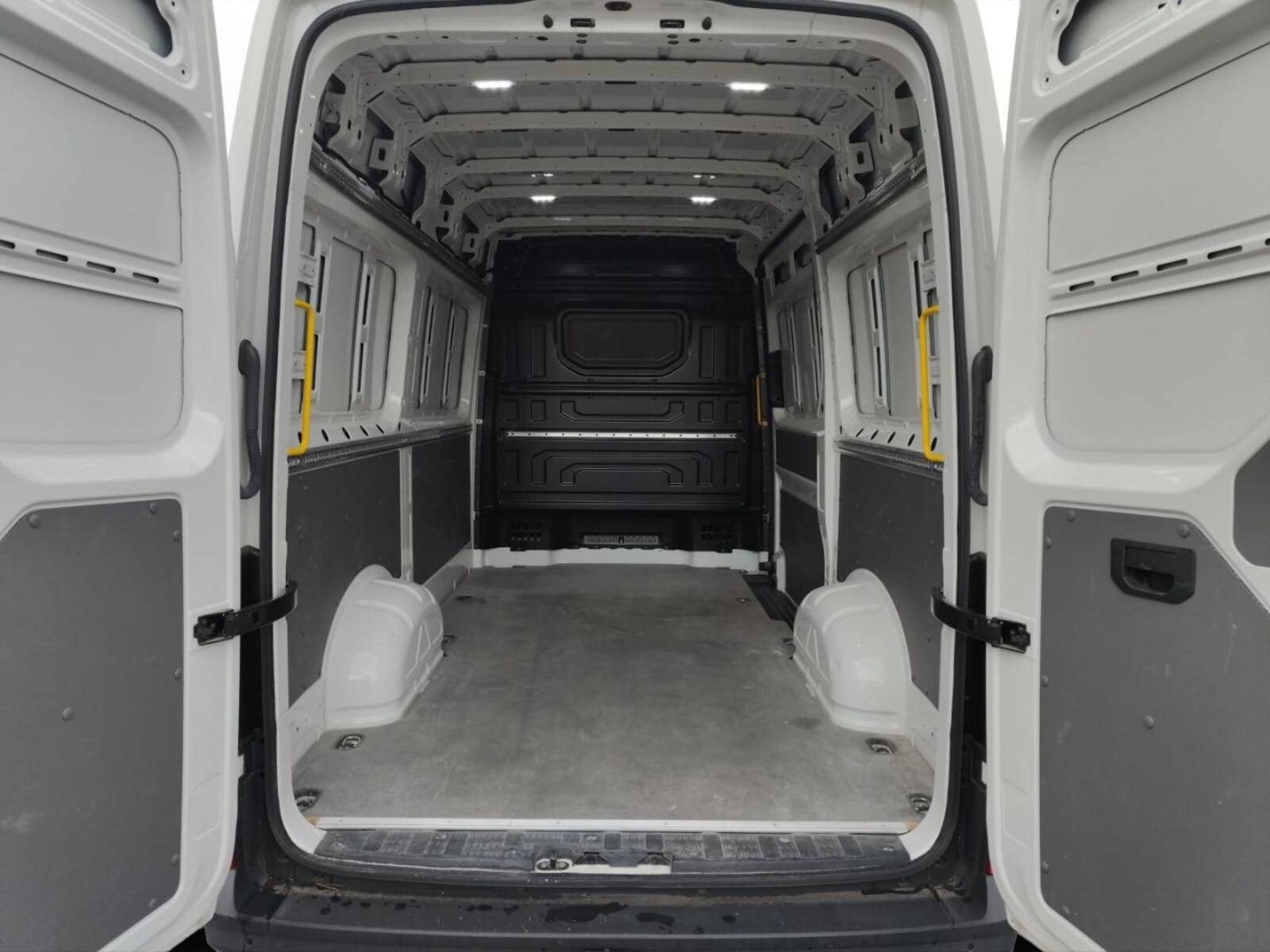 Volkswagen Crafter Kasten mittlerer Radstand – Bild 10
