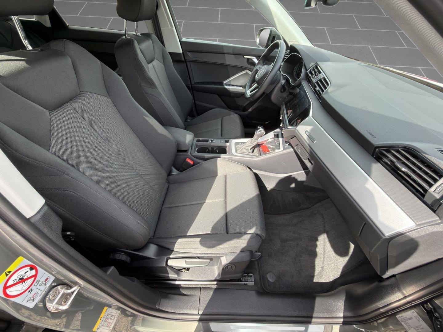 Bild über Audi Q3 advanced 35 TFSI S tronic - für weitere Informationen kontaktieren Sie den Audi Partner