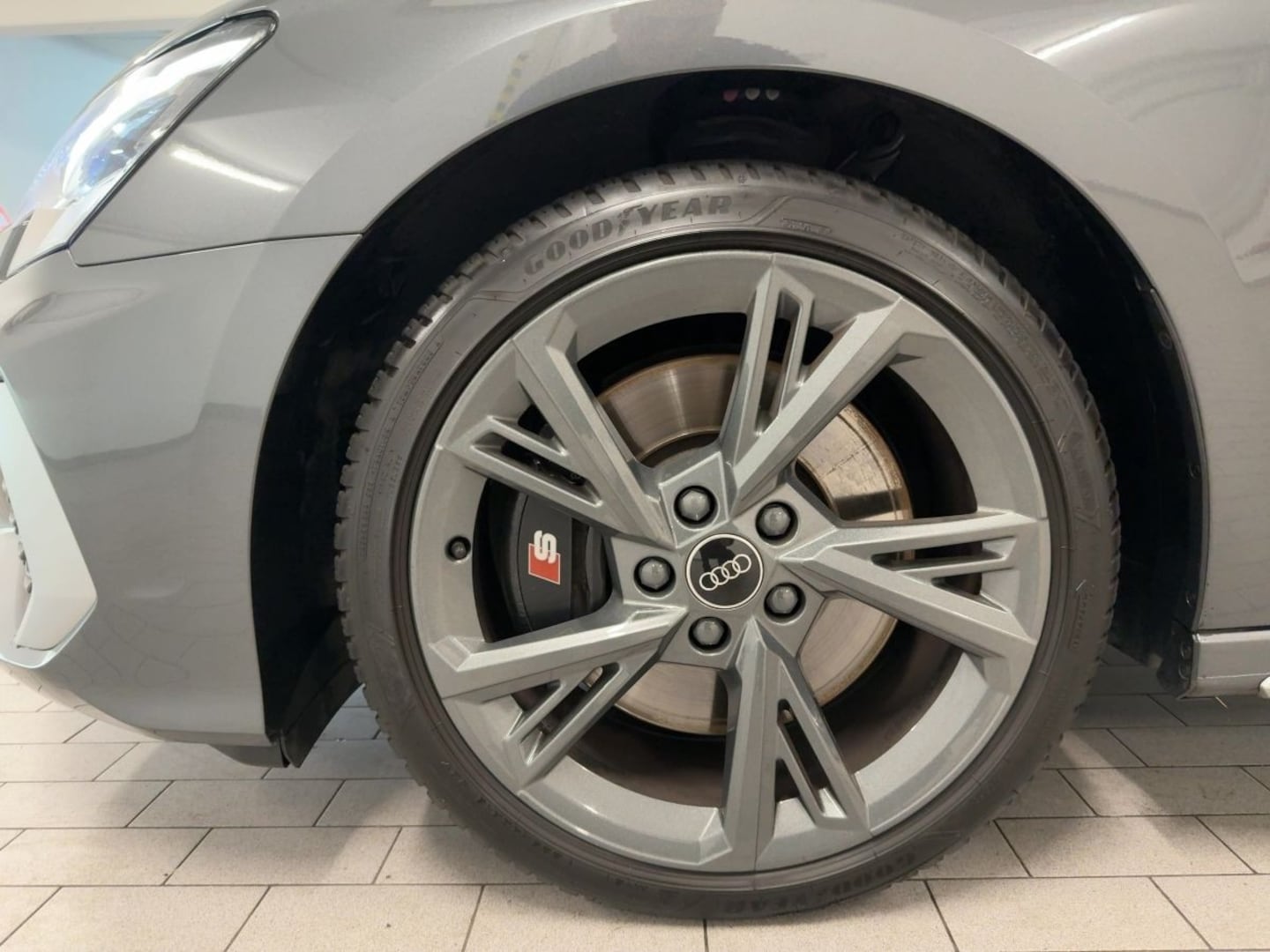 Bild über Audi S3 Sportback TFSI quattro S tronic - für weitere Informationen kontaktieren Sie den Audi Partner