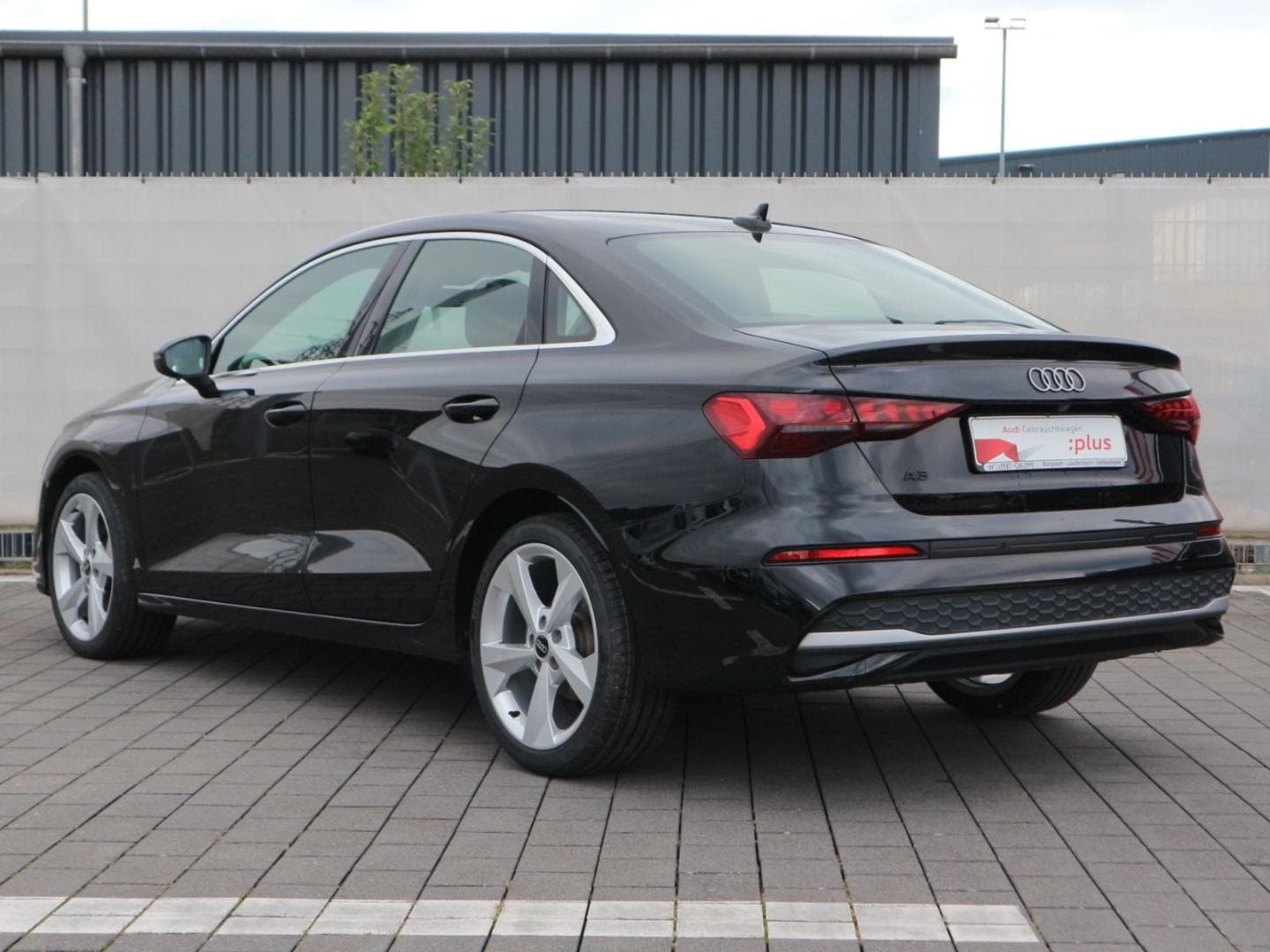 Bild über Audi A3 Limousine TDI S tronic - für weitere Informationen kontaktieren Sie den Audi Partner