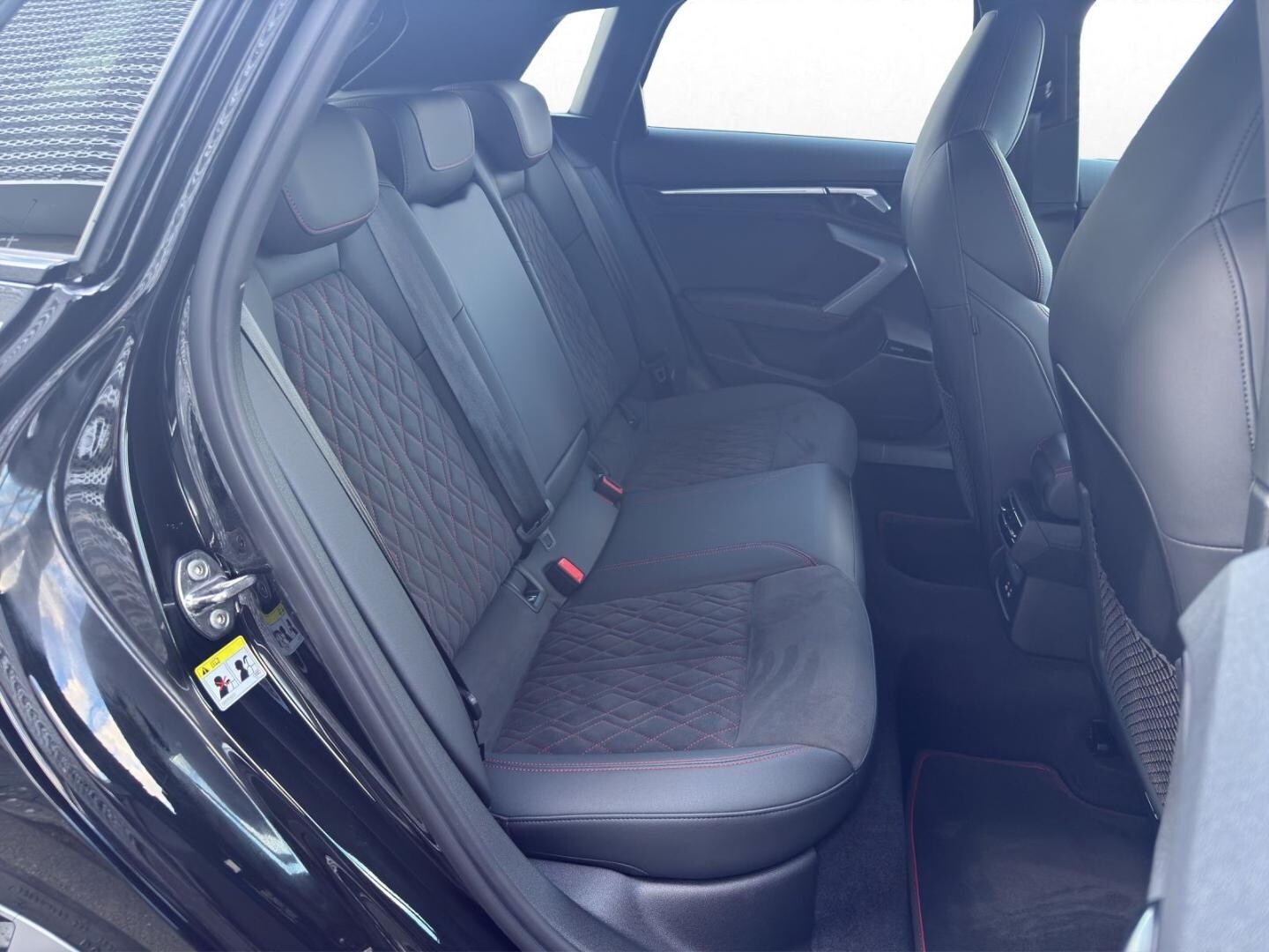 Bild über Audi S3 Sportback TFSI quattro S tronic - für weitere Informationen kontaktieren Sie den Audi Partner