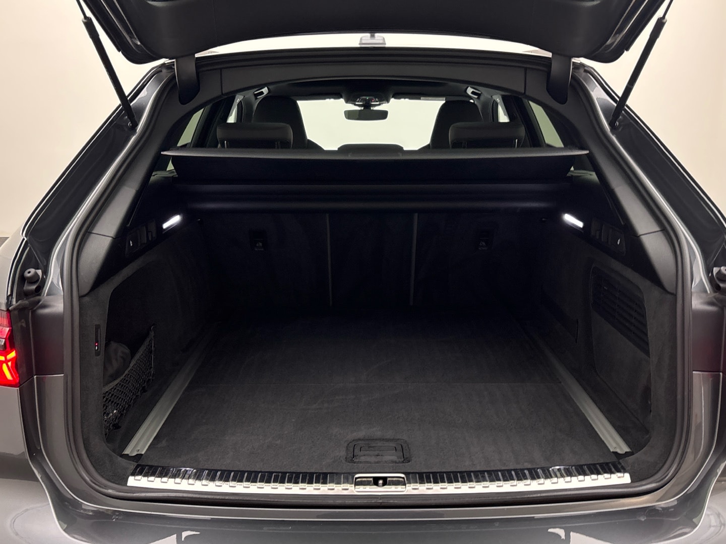 Bild über Audi S6 Avant TDI quattro tiptronic - für weitere Informationen kontaktieren Sie den Audi Partner