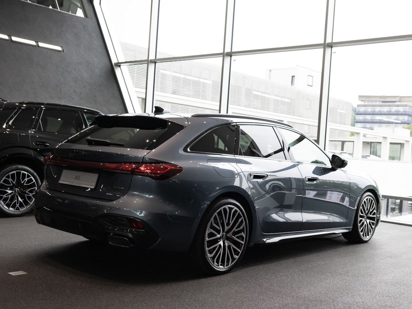 Bild über Audi A5 Avant e-hybrid e-hybrid quattro 270 kW S tronic - für weitere Informationen kontaktieren Sie den Audi Partner