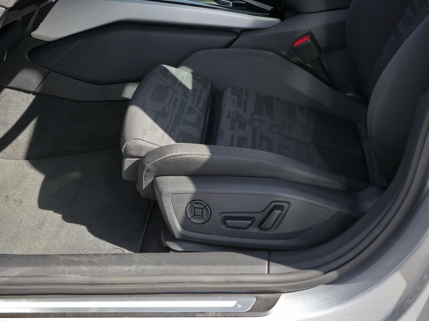 Bild über Audi A6 Avant TDI quattro 150 kW S tronic - für weitere Informationen kontaktieren Sie den Audi Partner