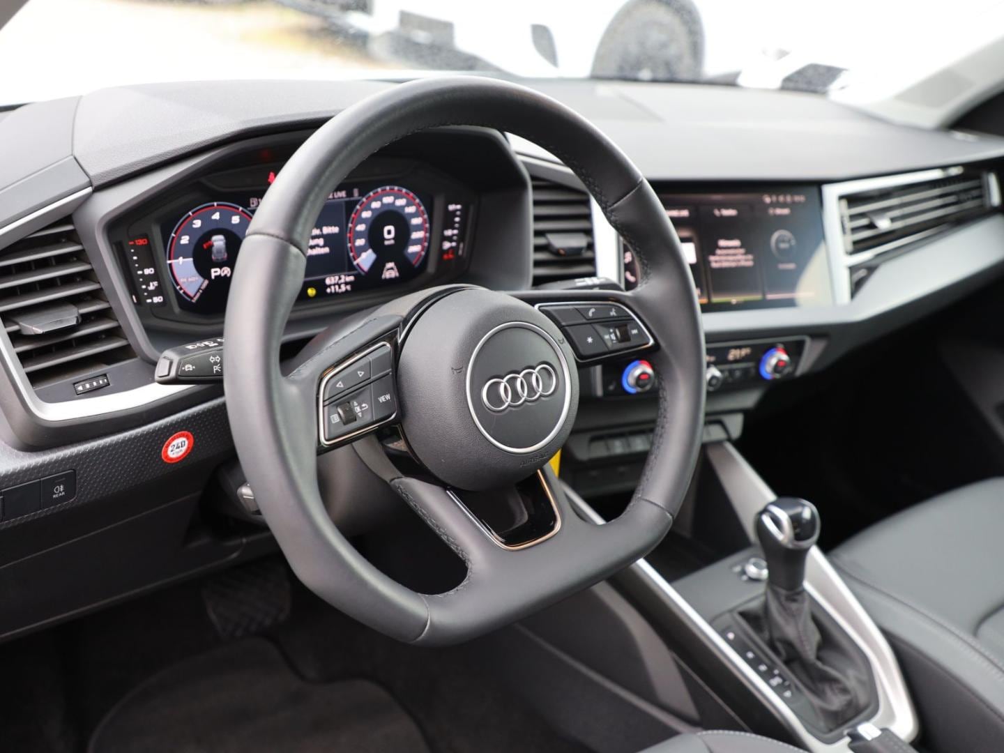 Bild über Audi A1 Sportback S line 30 TFSI S tronic - für weitere Informationen kontaktieren Sie den Audi Partner