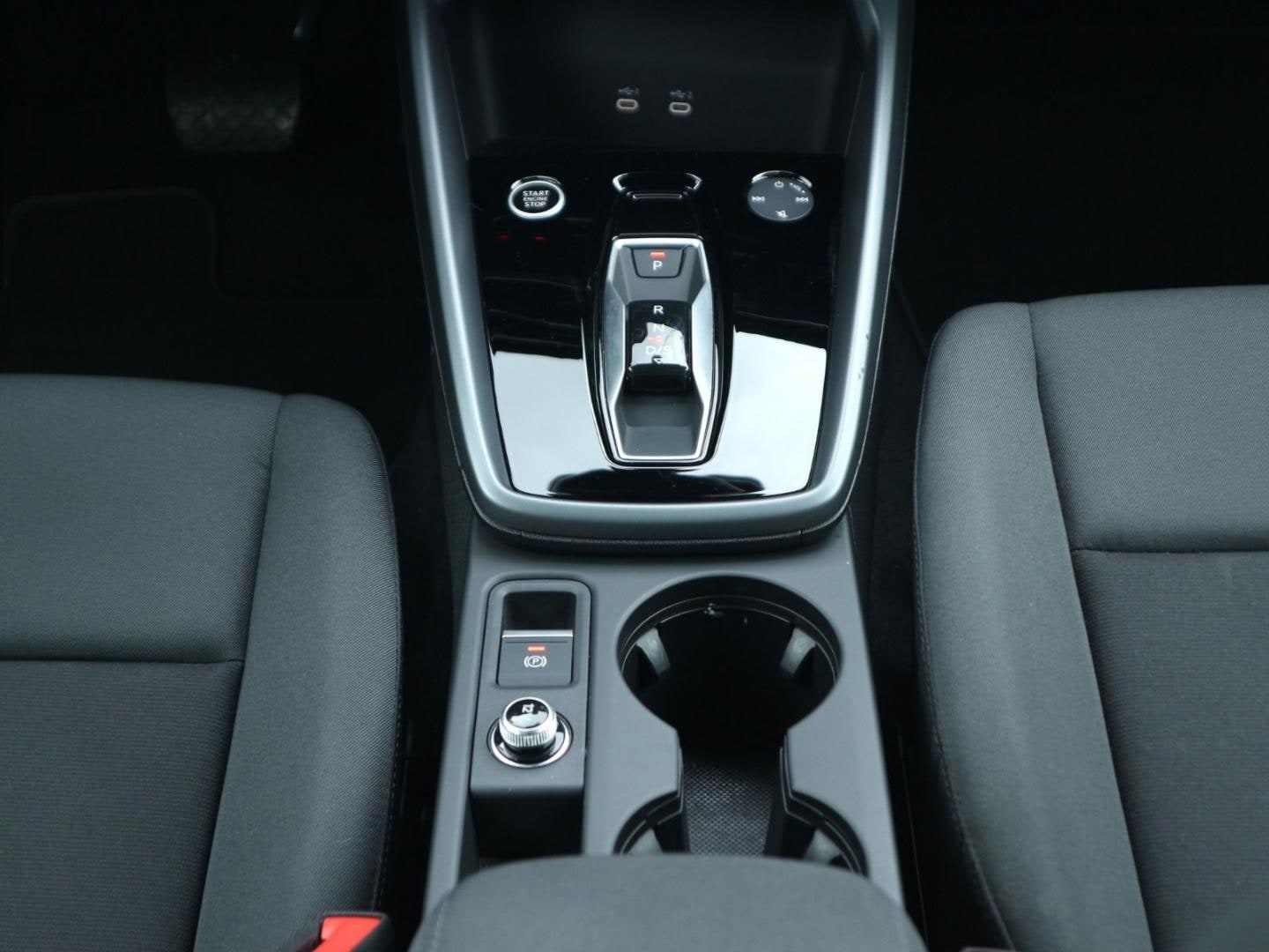 Bild über Audi A3 Limousine TDI S tronic - für weitere Informationen kontaktieren Sie den Audi Partner