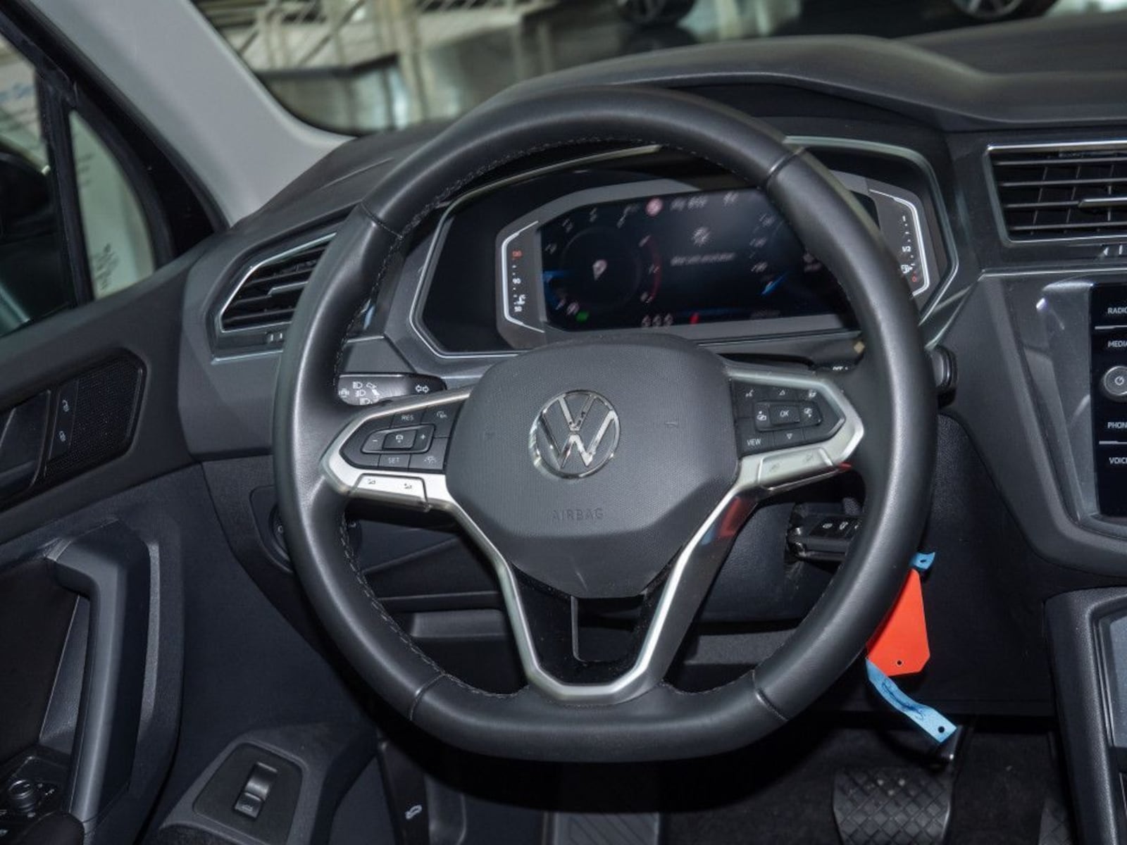 Volkswagen Tiguan – Bild 8