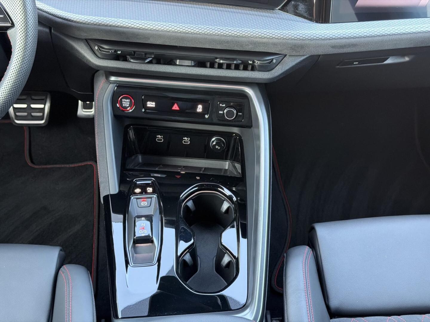 Bild über Audi Q5 SUV TDI quattro 150 kW S tronic - für weitere Informationen kontaktieren Sie den Audi Partner