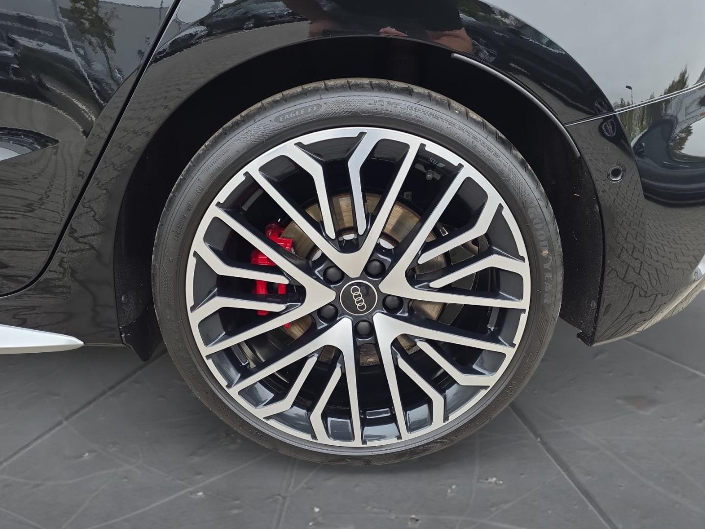 Bild über Audi S3 Sportback TFSI quattro S tronic - für weitere Informationen kontaktieren Sie den Audi Partner