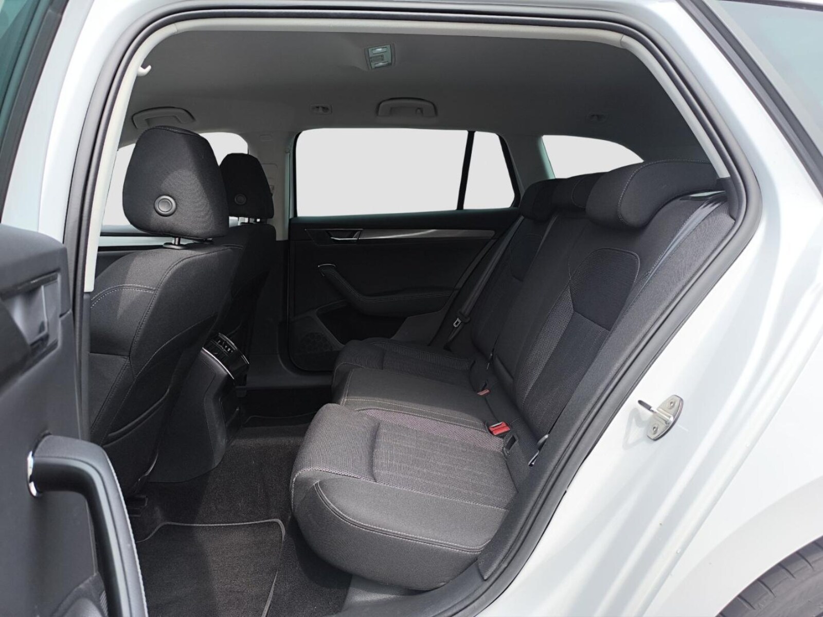 Škoda Superb Combi – Bild 17