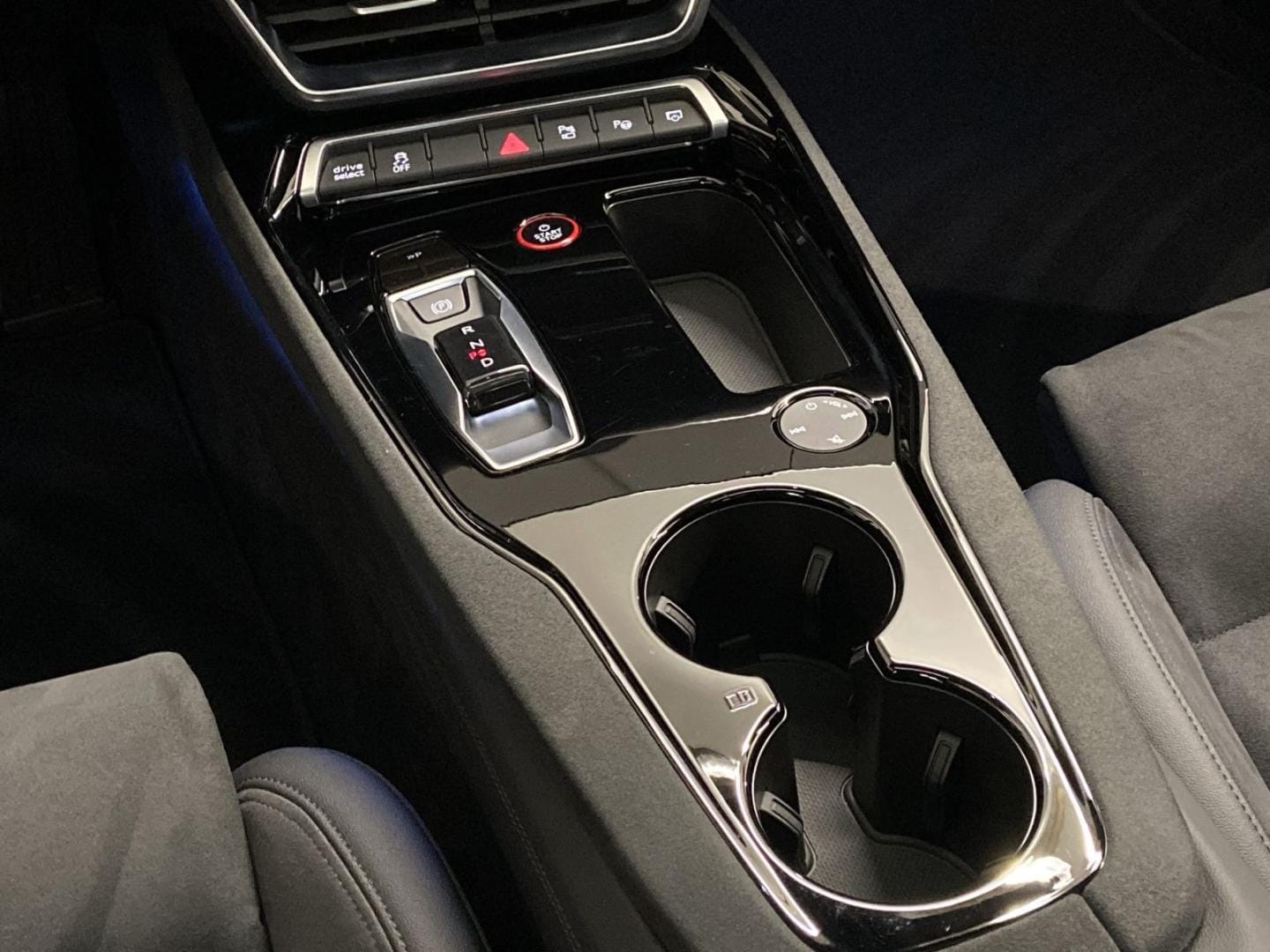 Bild über Audi e-tron GT e-tron quattro - für weitere Informationen kontaktieren Sie den Audi Partner