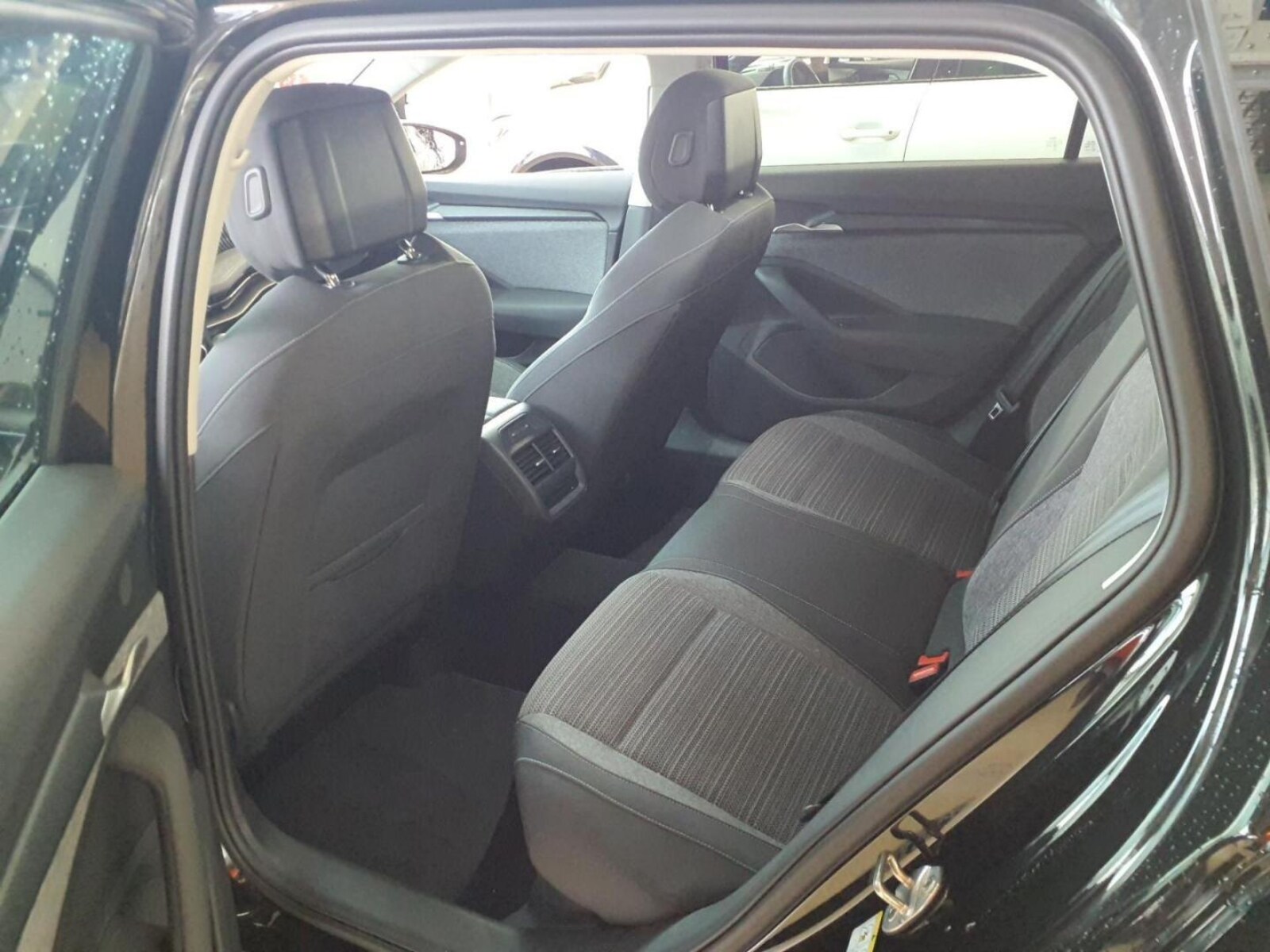 Škoda Superb Combi – Bild 4