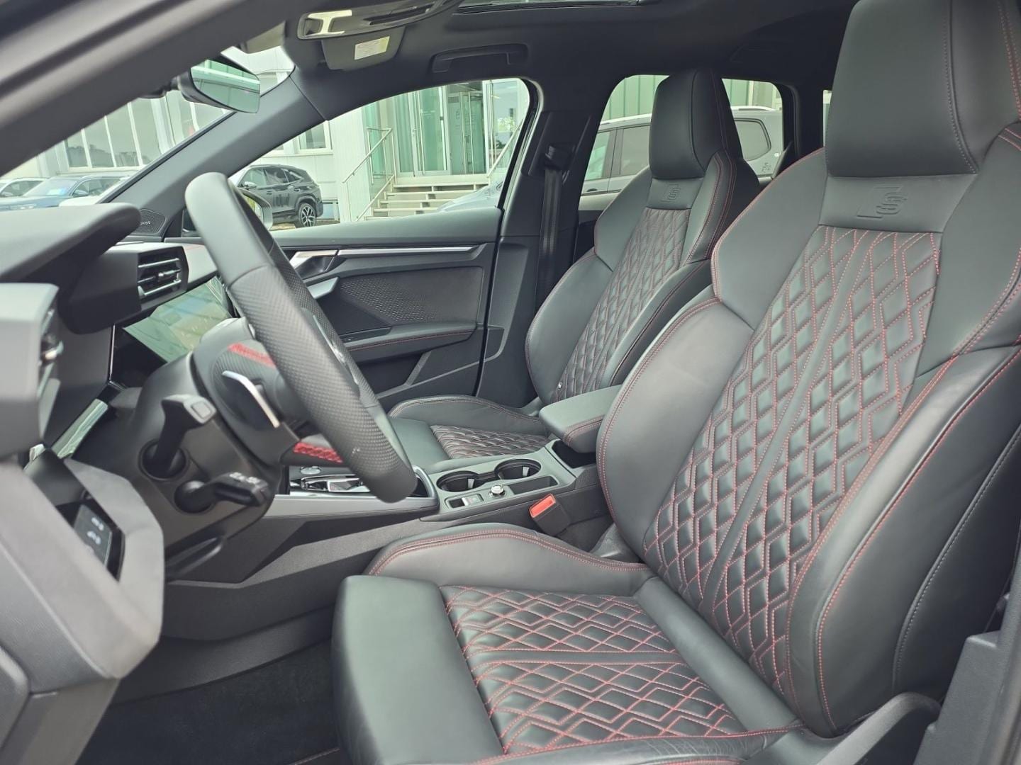Bild über Audi S3 Sportback TFSI quattro S tronic - für weitere Informationen kontaktieren Sie den Audi Partner