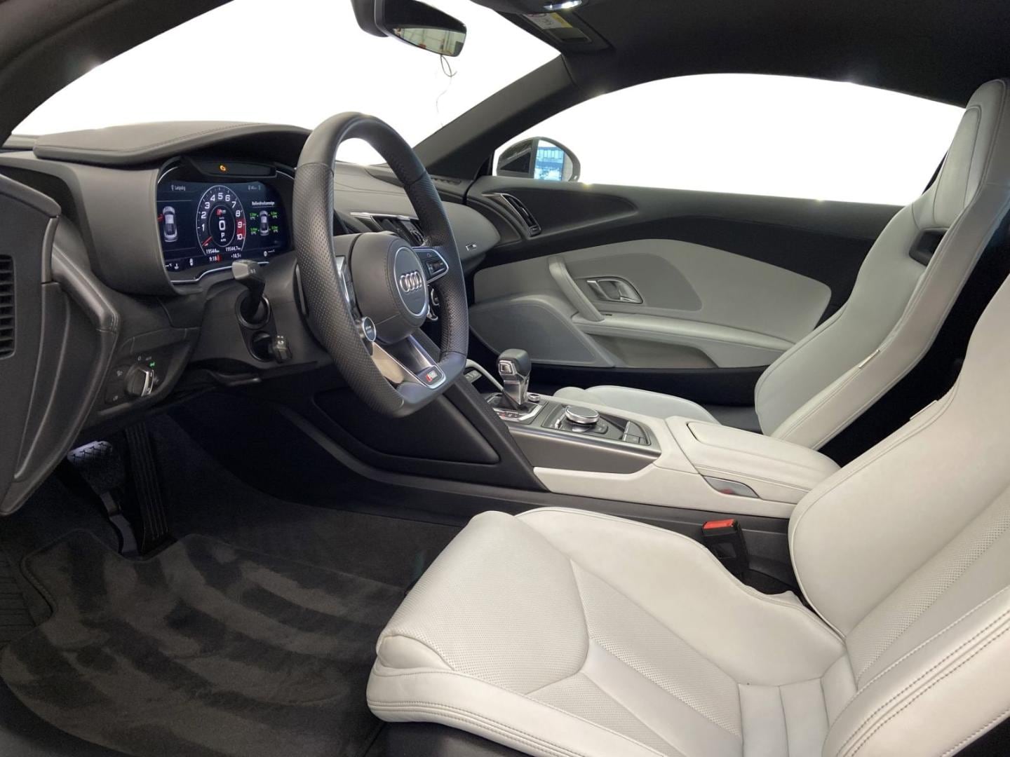 Bild über Audi R8 Coupé FSI S tronic - für weitere Informationen kontaktieren Sie den Audi Partner