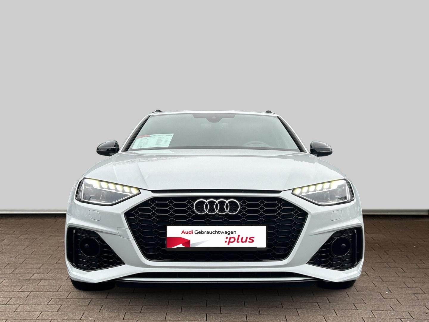 Bild über Audi RS 4 Avant TFSI quattro tiptronic - für weitere Informationen kontaktieren Sie den Audi Partner
