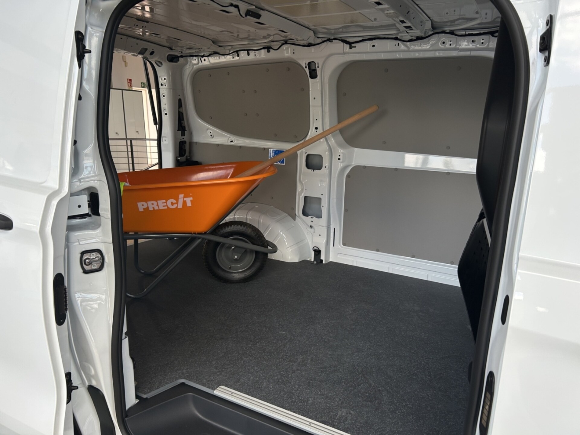 Volkswagen Transporter Kasten kurzer Radstand