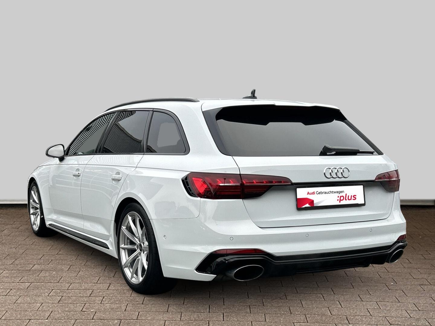 Bild über Audi RS 4 Avant TFSI quattro tiptronic - für weitere Informationen kontaktieren Sie den Audi Partner