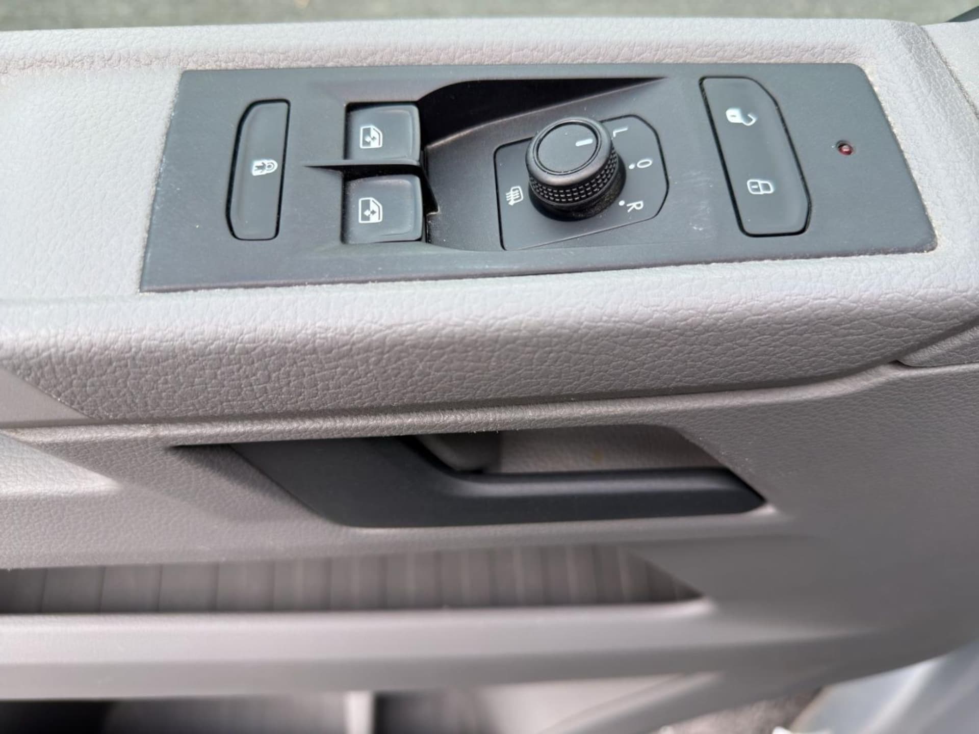 Volkswagen T6.1 Transporter Kombi langer Radstand