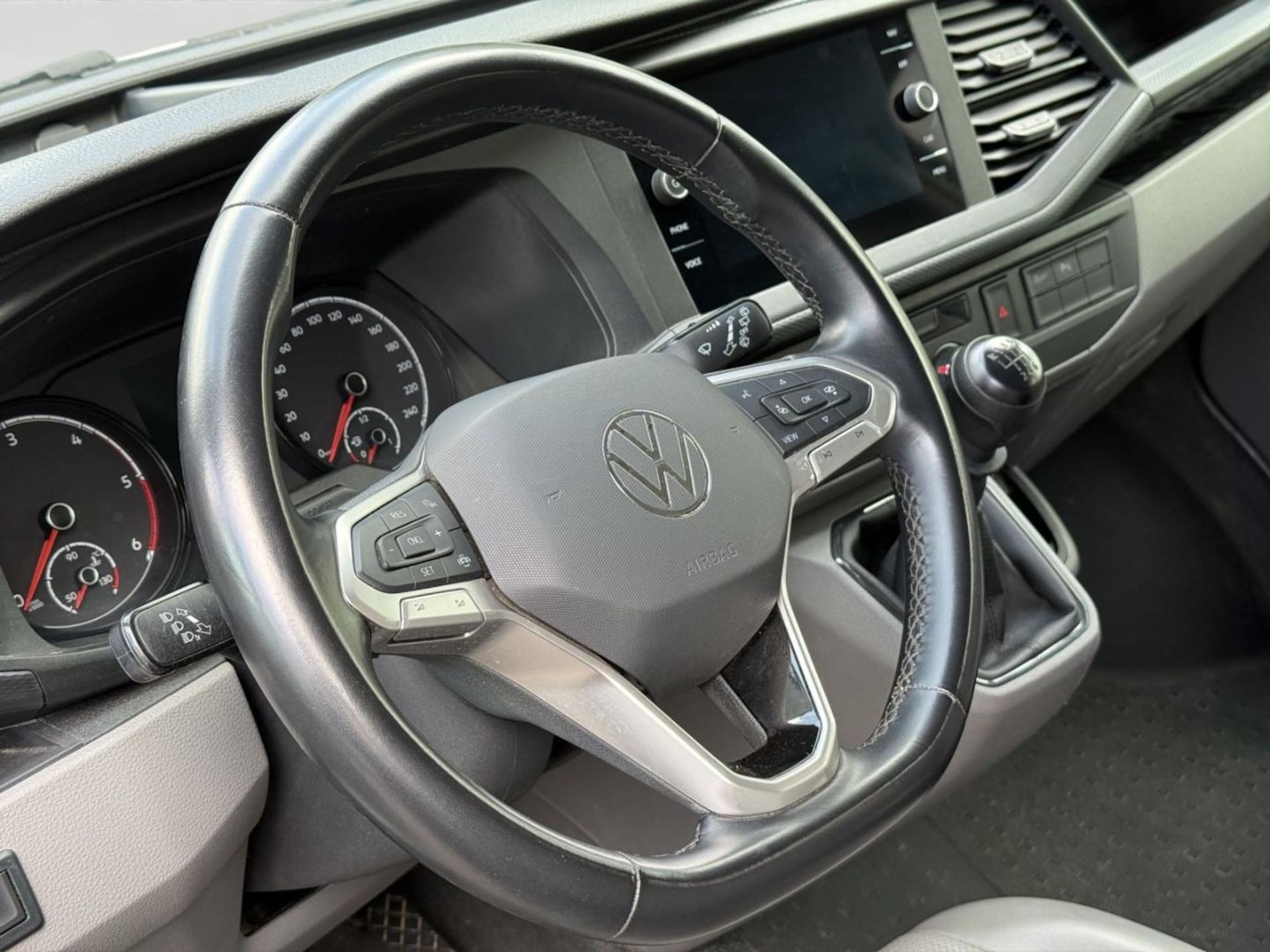 Volkswagen T6.1 Transporter Kombi langer Radstand