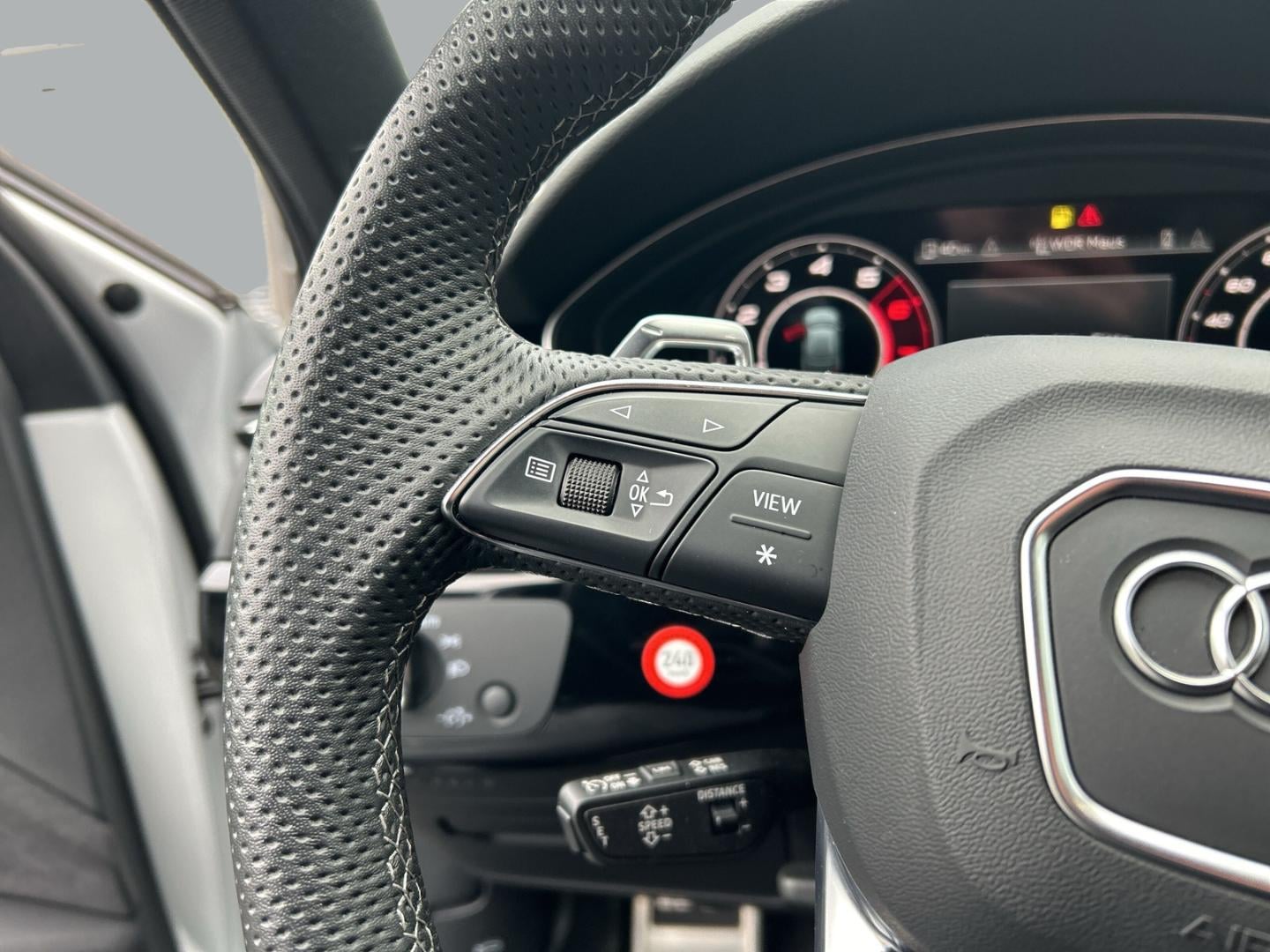 Bild über Audi RS 4 Avant TFSI quattro tiptronic - für weitere Informationen kontaktieren Sie den Audi Partner