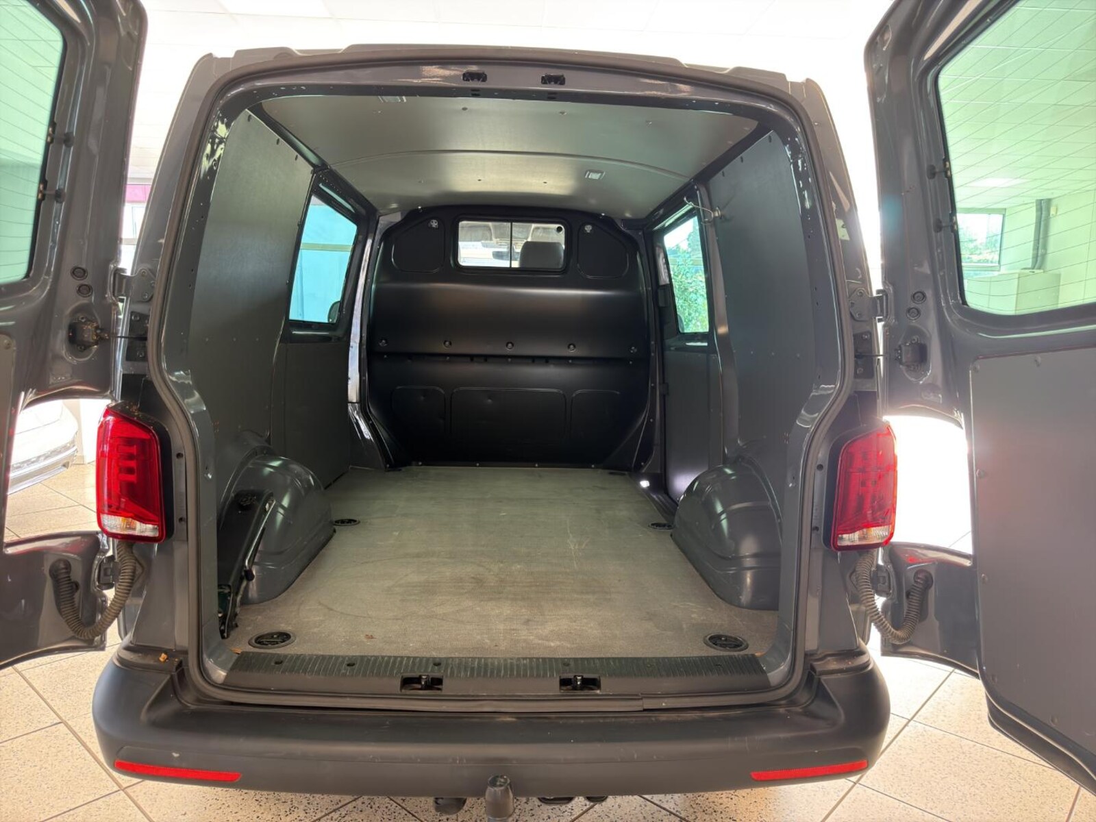 Volkswagen T6.1 Transporter Kasten kurzer Radstand – Bild 27