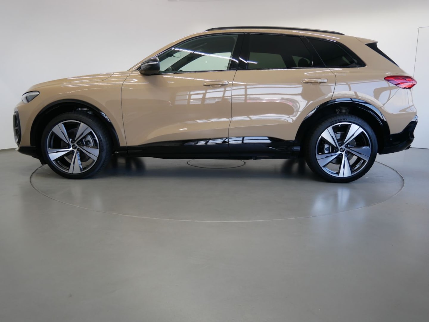 Bild über Audi Q5 SUV TDI quattro 150 kW S tronic - für weitere Informationen kontaktieren Sie den Audi Partner