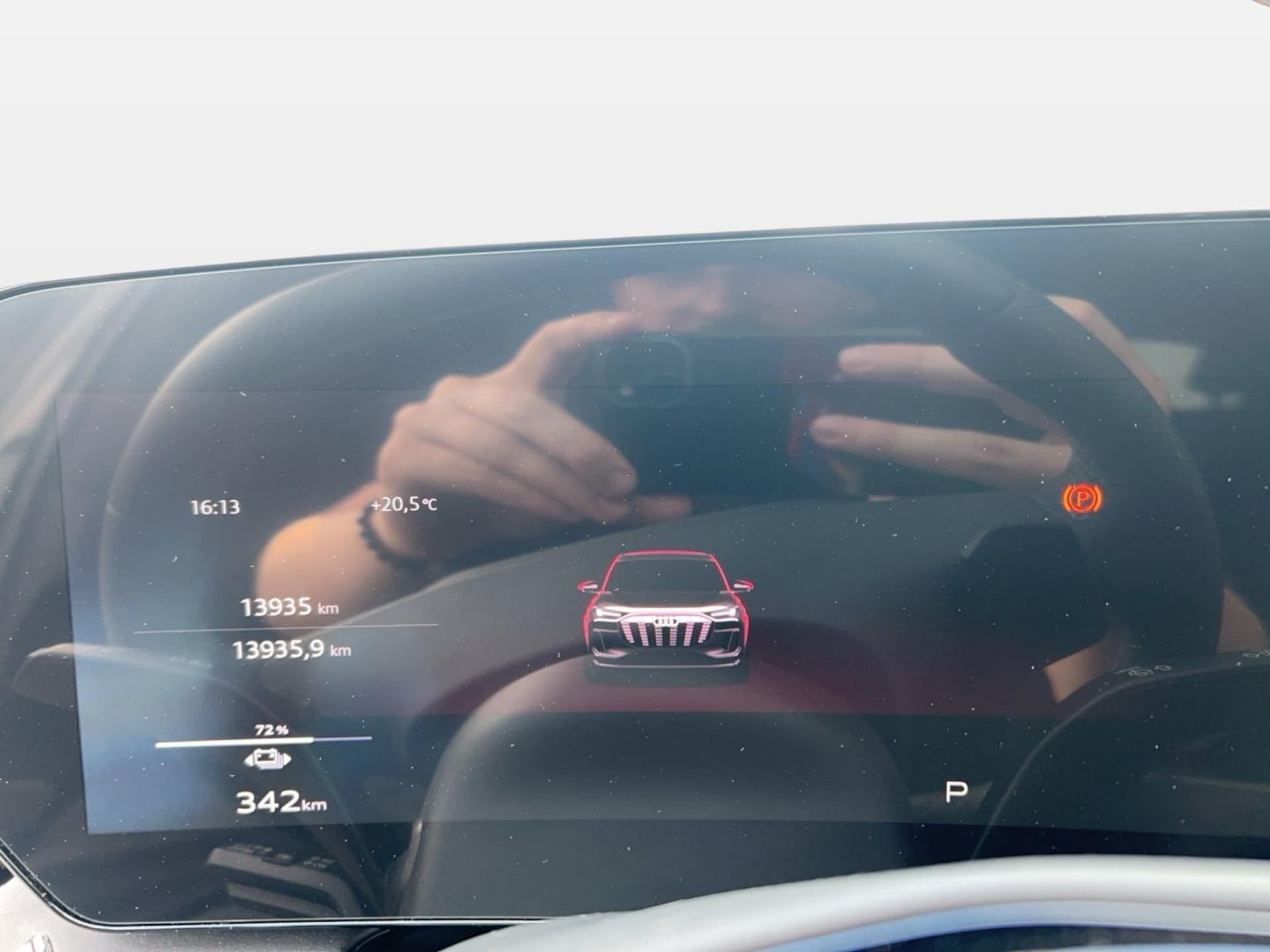 Audi SQ6 SUV e-tron