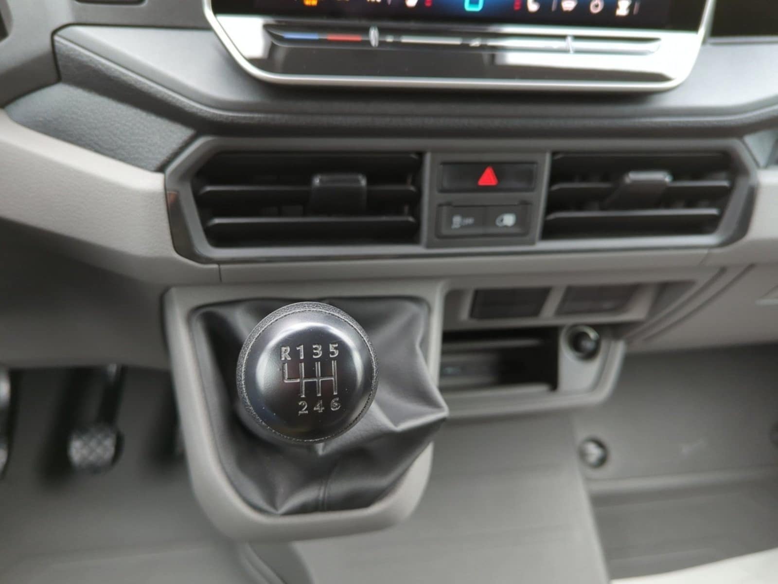 Volkswagen Crafter Kasten mittlerer Radstand – Bild 11