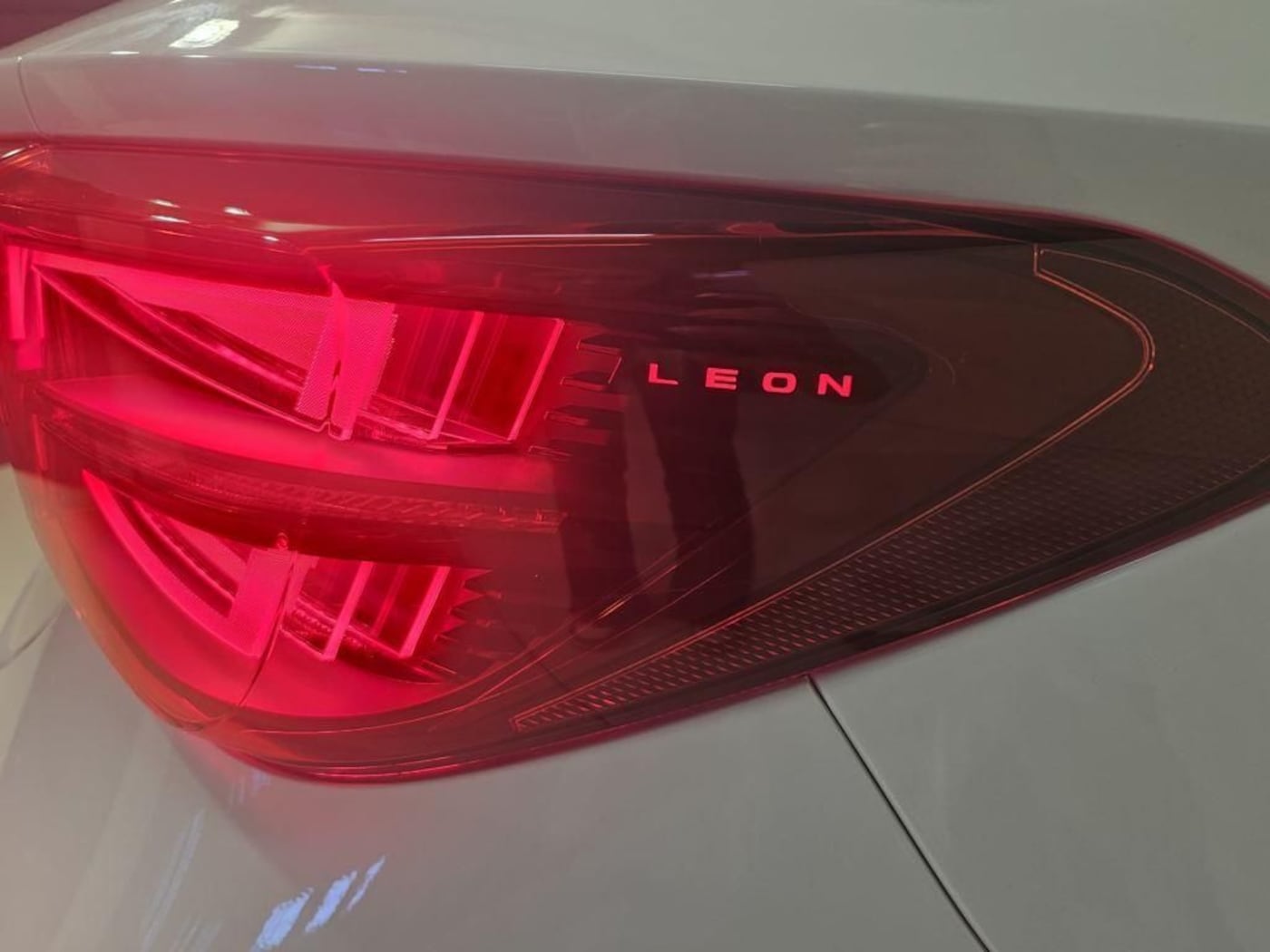 CUPRA Leon León 1.5 eTSI DSG 110 kW (150 CV) — photo 13