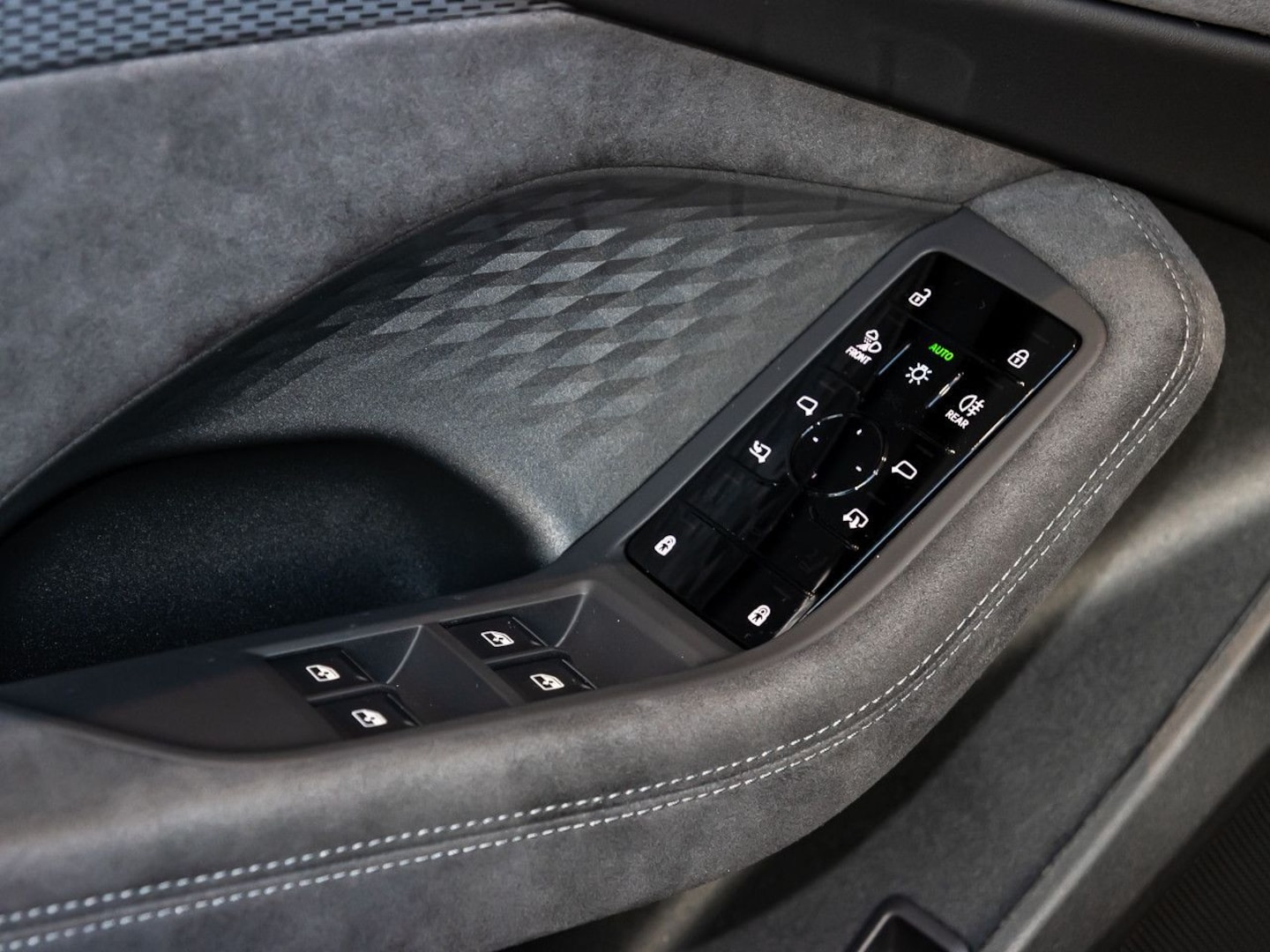 Bild über Audi A5 Avant TDI quattro 150 kW S tronic - für weitere Informationen kontaktieren Sie den Audi Partner