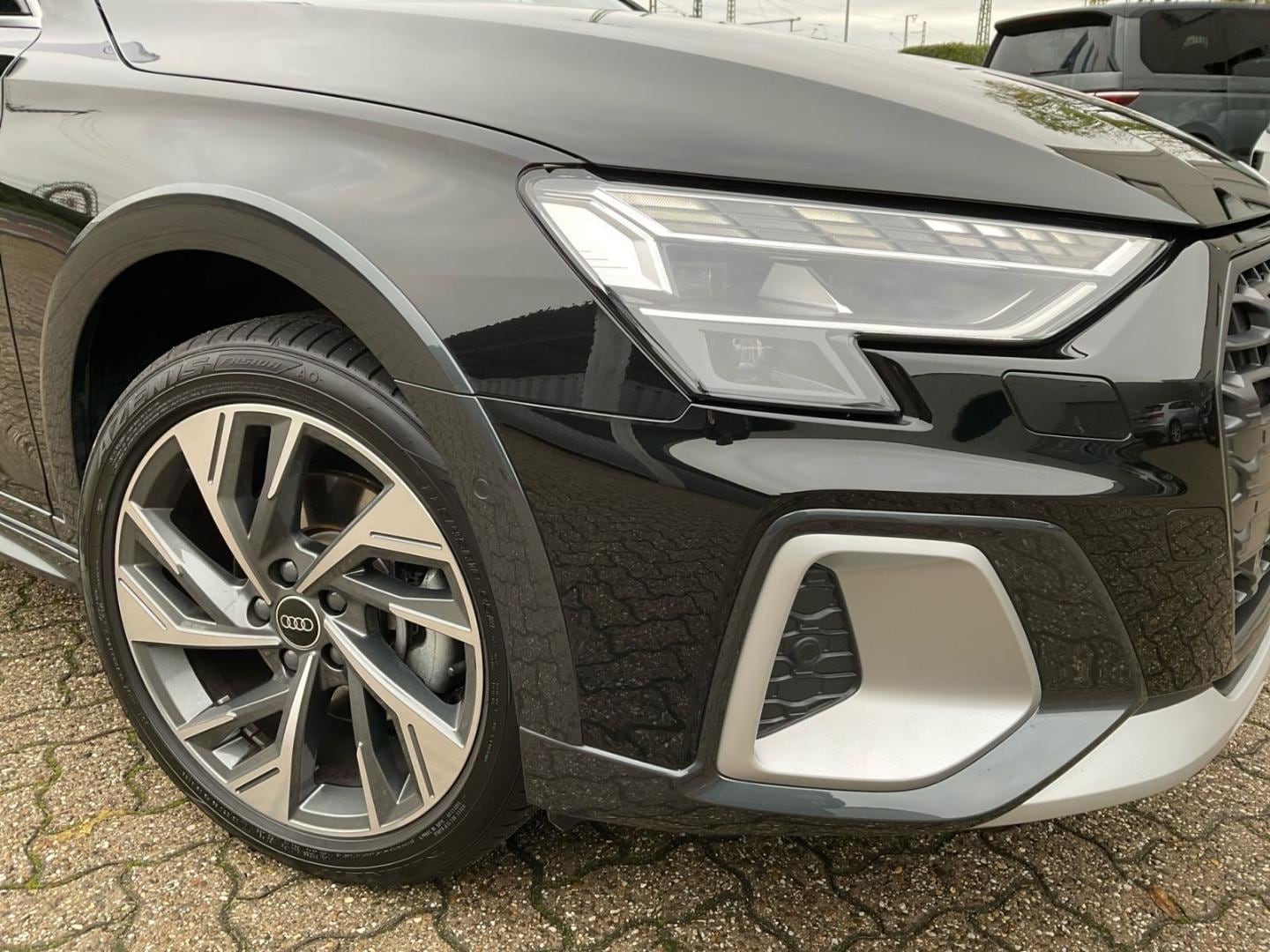 Bild über Audi A3 allstreet 35 TDI S tronic - für weitere Informationen kontaktieren Sie den Audi Partner