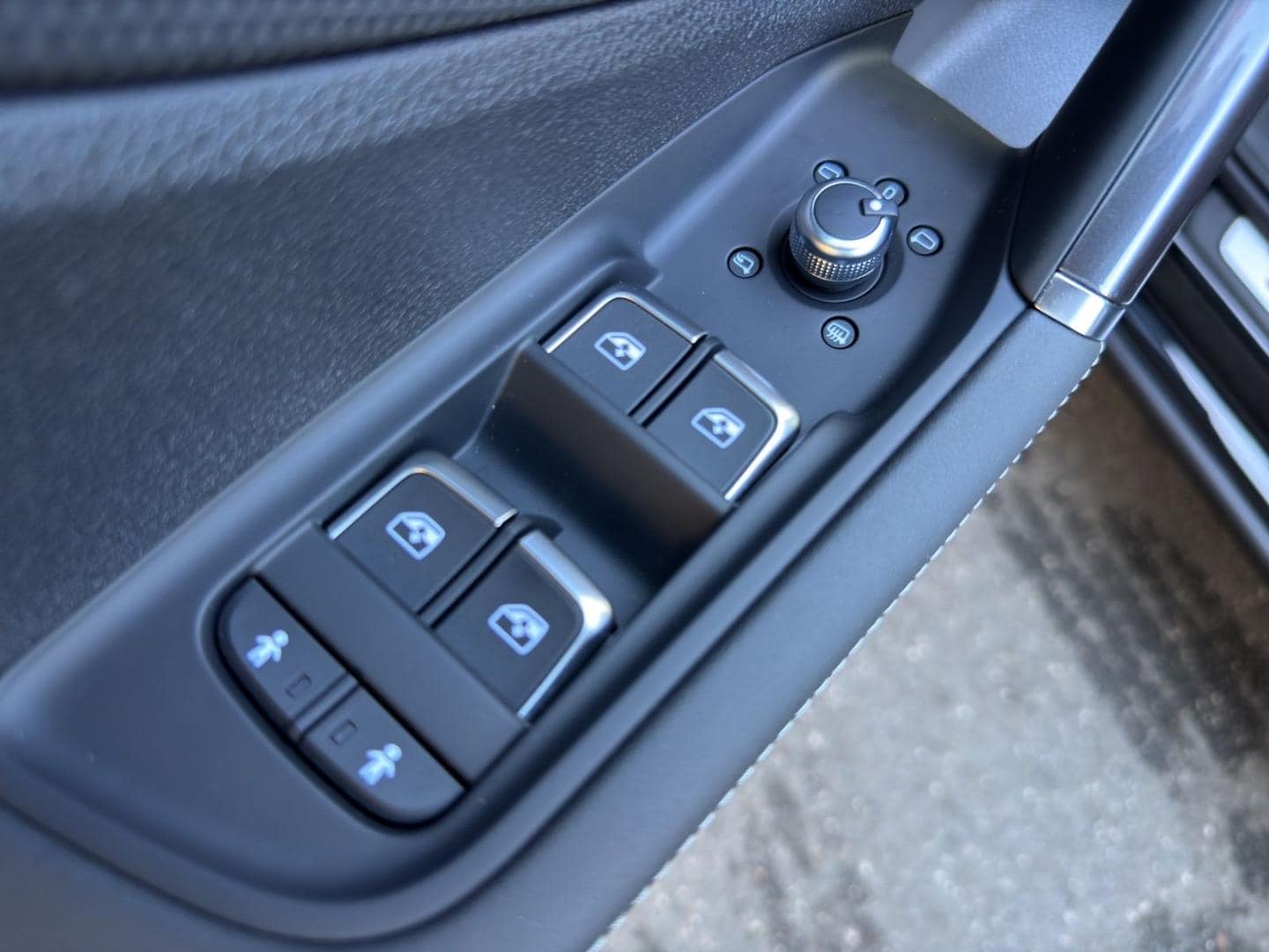Bild über Audi SQ2 TFSI quattro S tronic - für weitere Informationen kontaktieren Sie den Audi Partner