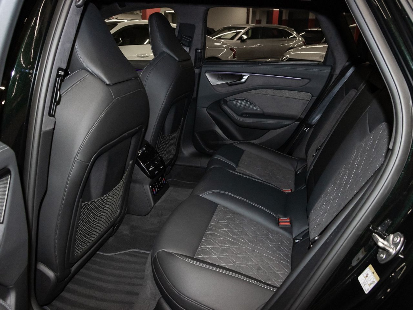 Bild über Audi A6 Avant TDI quattro 220 kW S tronic - für weitere Informationen kontaktieren Sie den Audi Partner