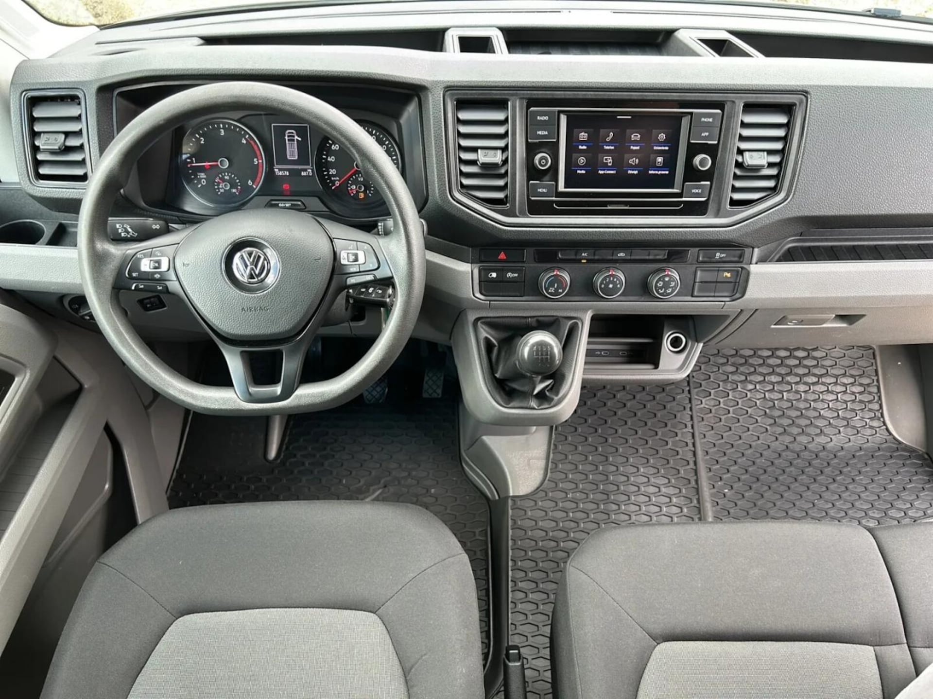 Volkswagen Crafter Furgon średni rozstaw osi