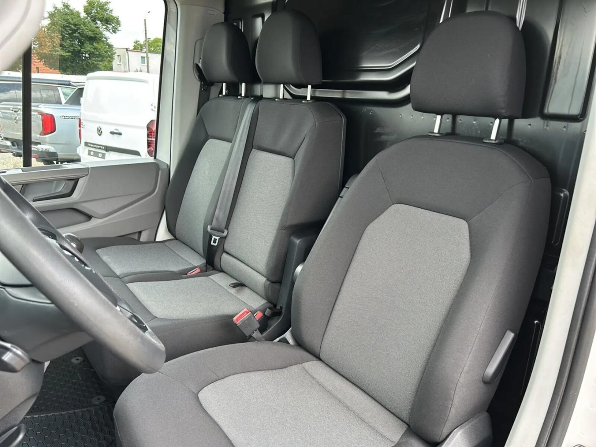 Volkswagen Crafter Furgon średni rozstaw osi