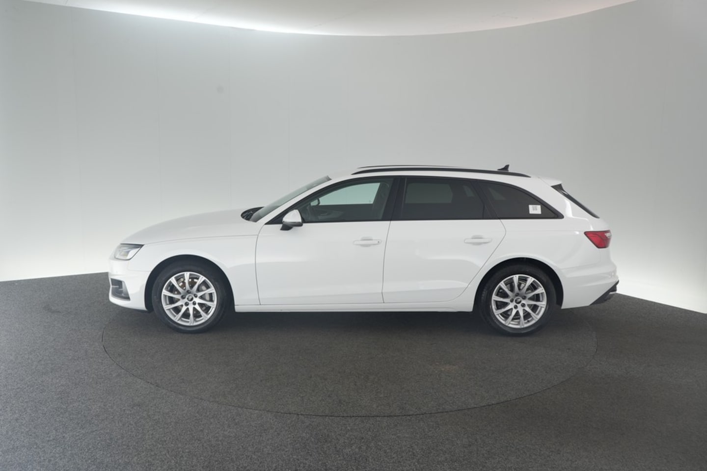 Bild über Audi A4 Avant 40 TFSI S tronic - für weitere Informationen kontaktieren Sie den Audi Partner